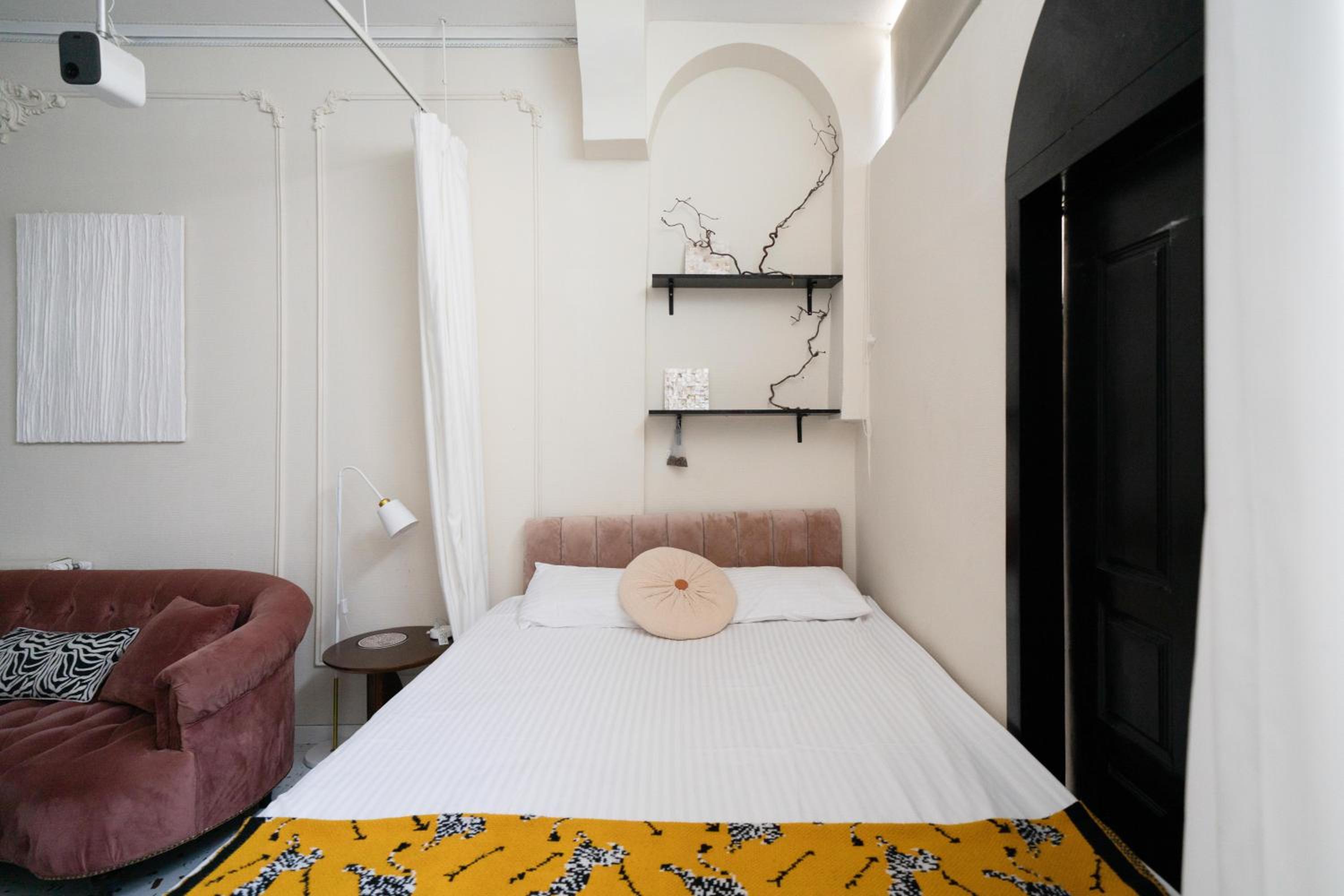 Shanghai Downtown Yi Du B&B - Near South Shaanxi Road Metro Station 600meters