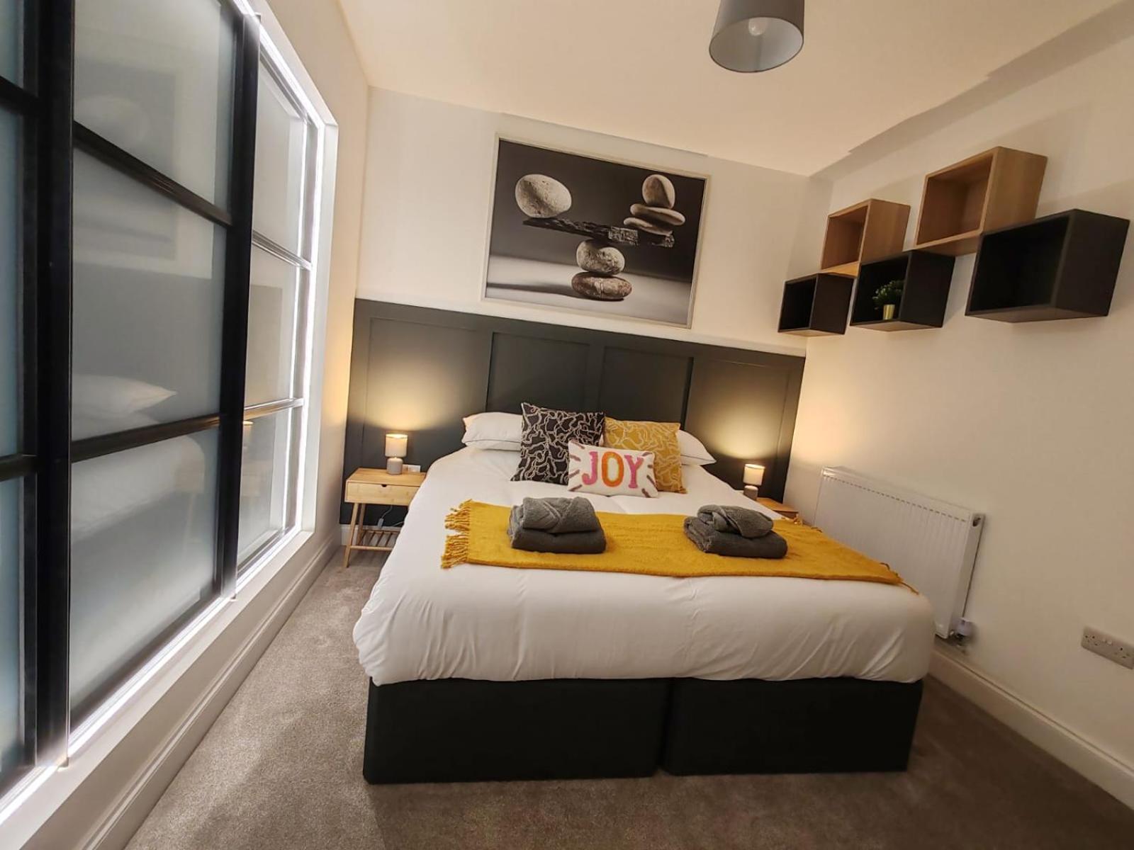 Brand New Apt - Beach Breeze Spacious 1-Bedroom Apartment with parking - sleeps 4 ppl- internet view 2
