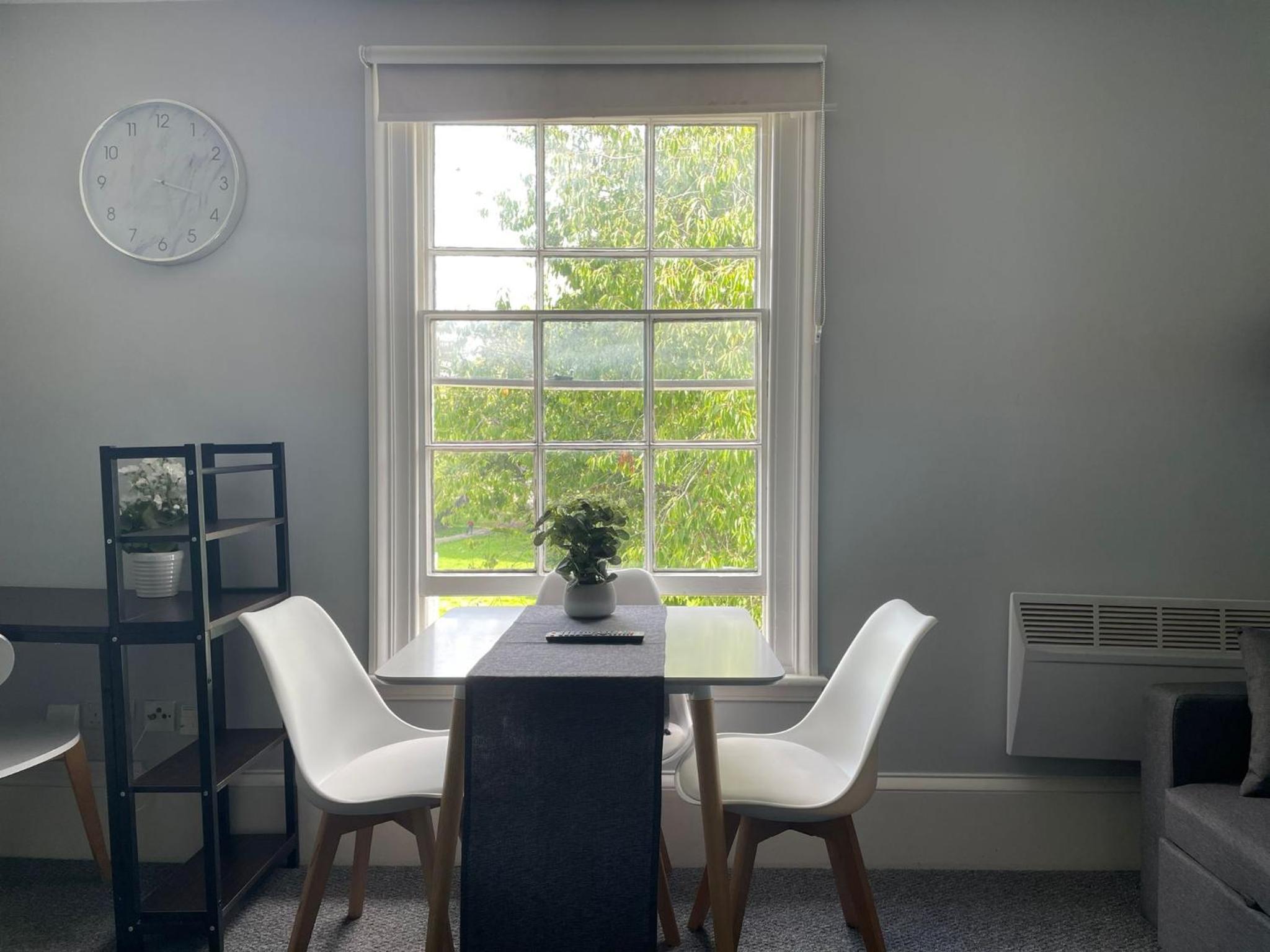 Cosy, Central Flat for up to 4 with Park View view 2