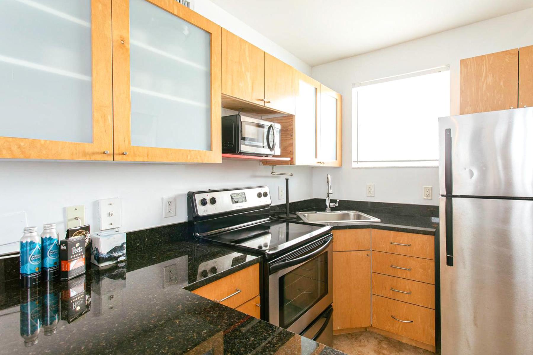 Spacious Apt in the heart of South Beach view 3