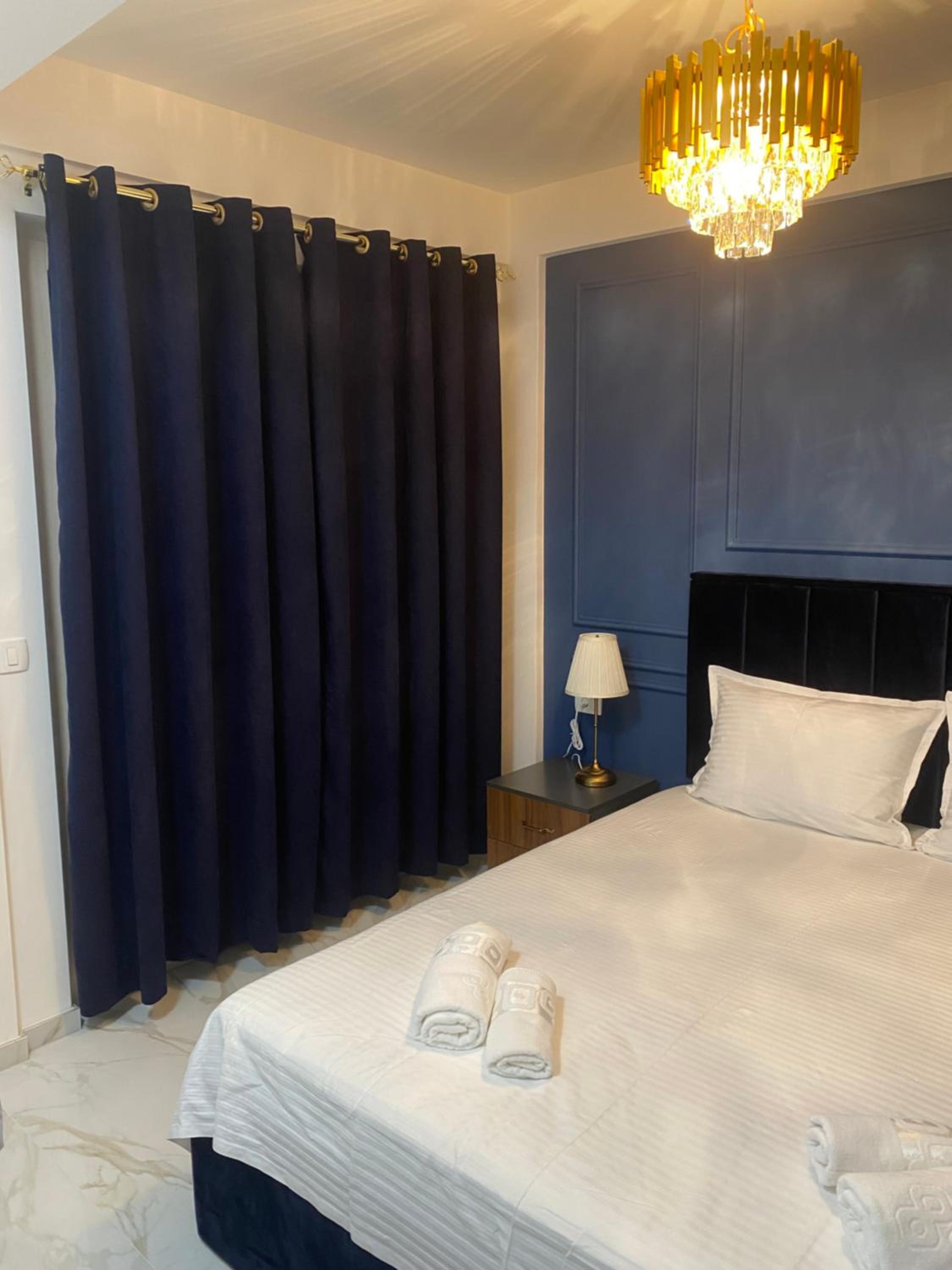 Lakefront Pearl Lux Studio