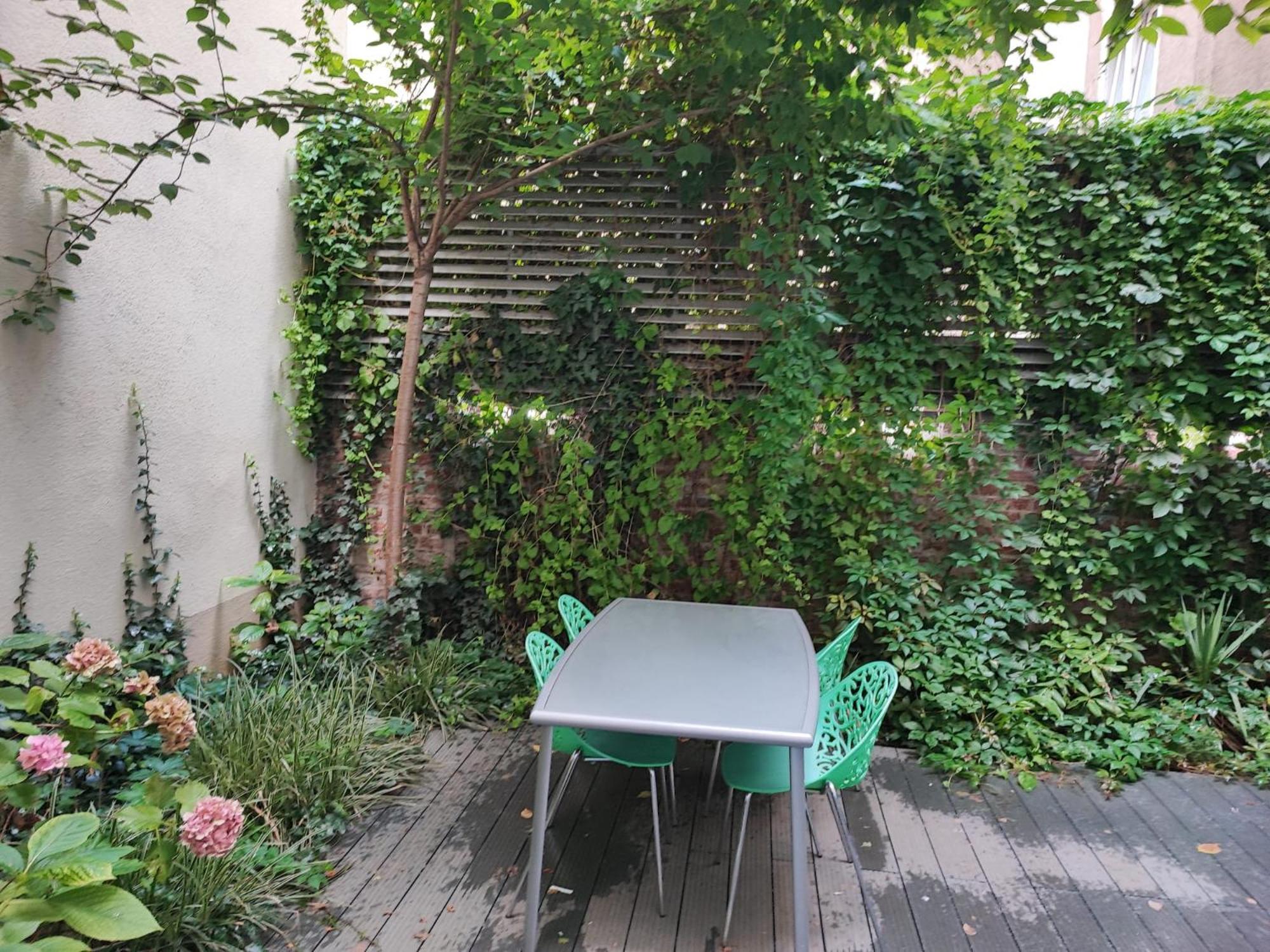 Central Vienna Apartment with unique 40m2 city garden & self check in