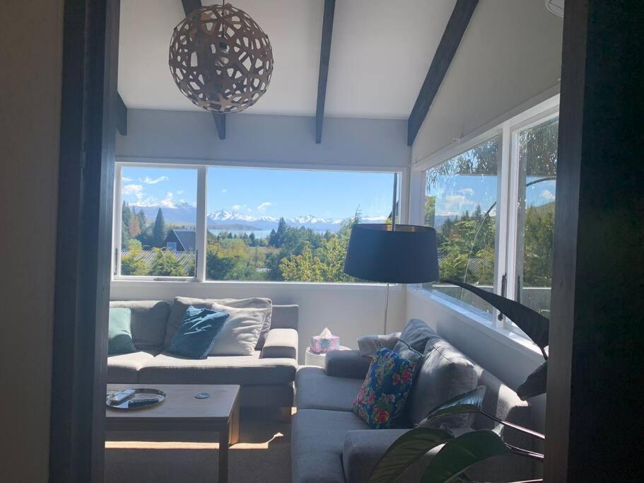 Lake Escape-stunning views and close to town