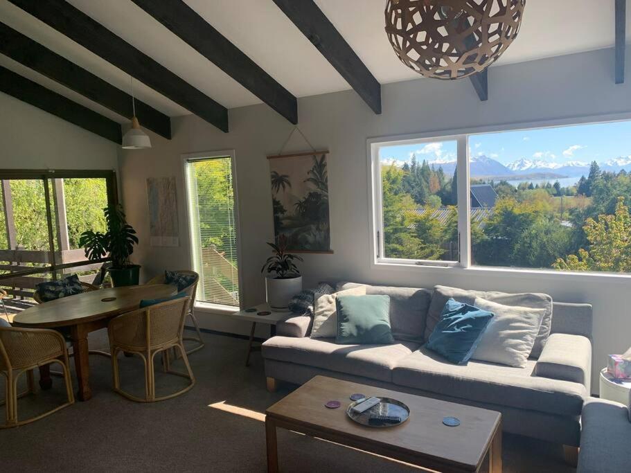 Lake Escape-stunning views and close to town
