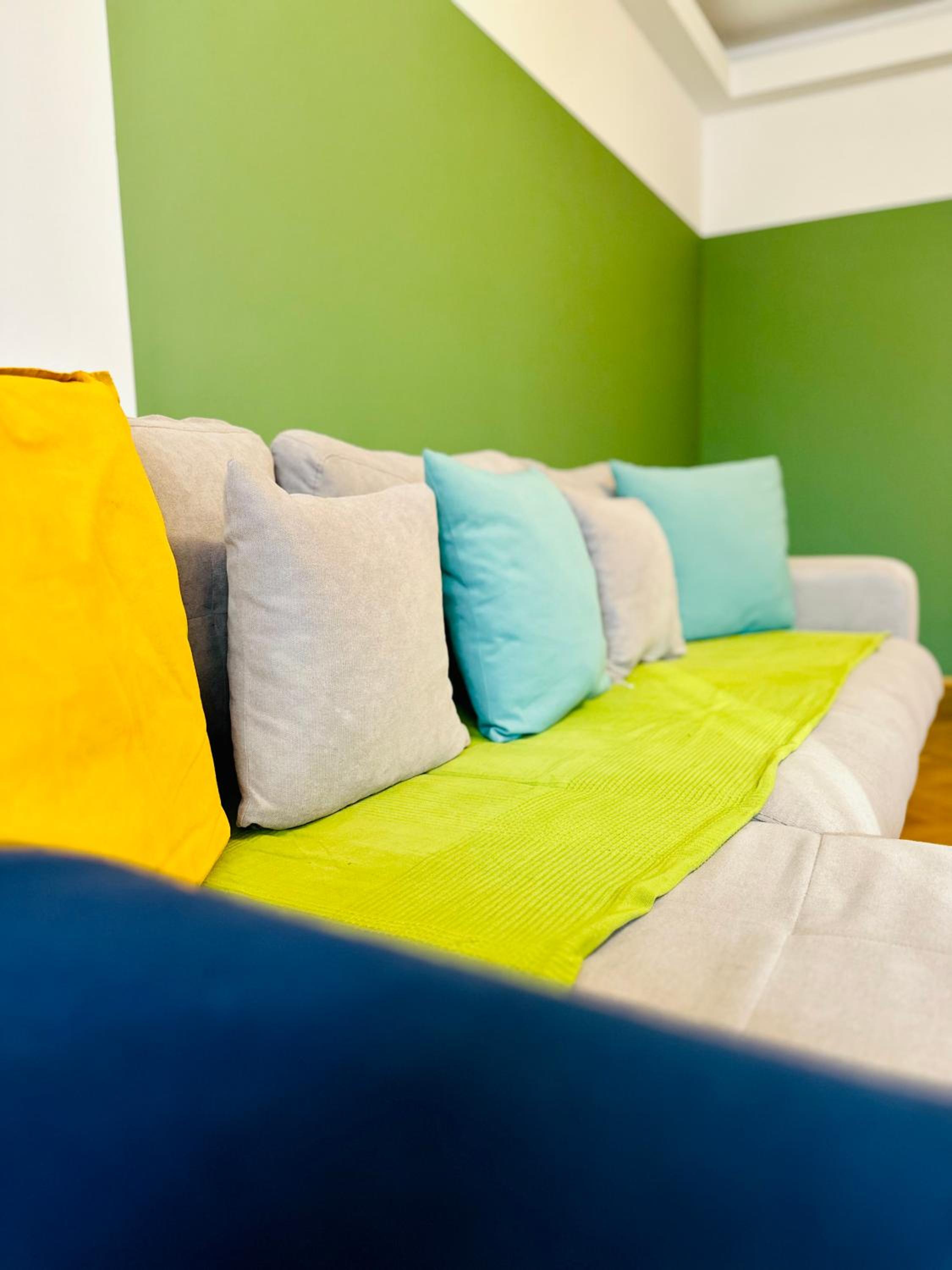 Elegant, Airy & Comfortable 2BR with Parking Parliament view 3