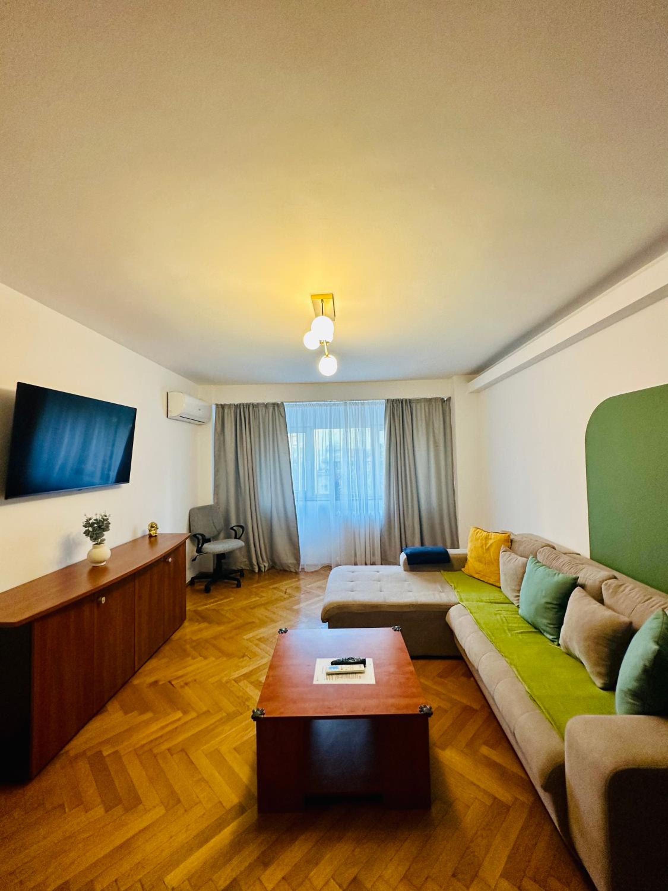 Elegant, Airy & Comfortable 2BR with Parking Parliament view 4