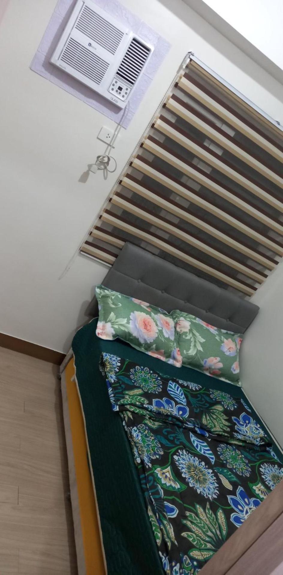 Comfy 1 Bedroom with Netflix & Free Wifi - Trees Residences Condominium