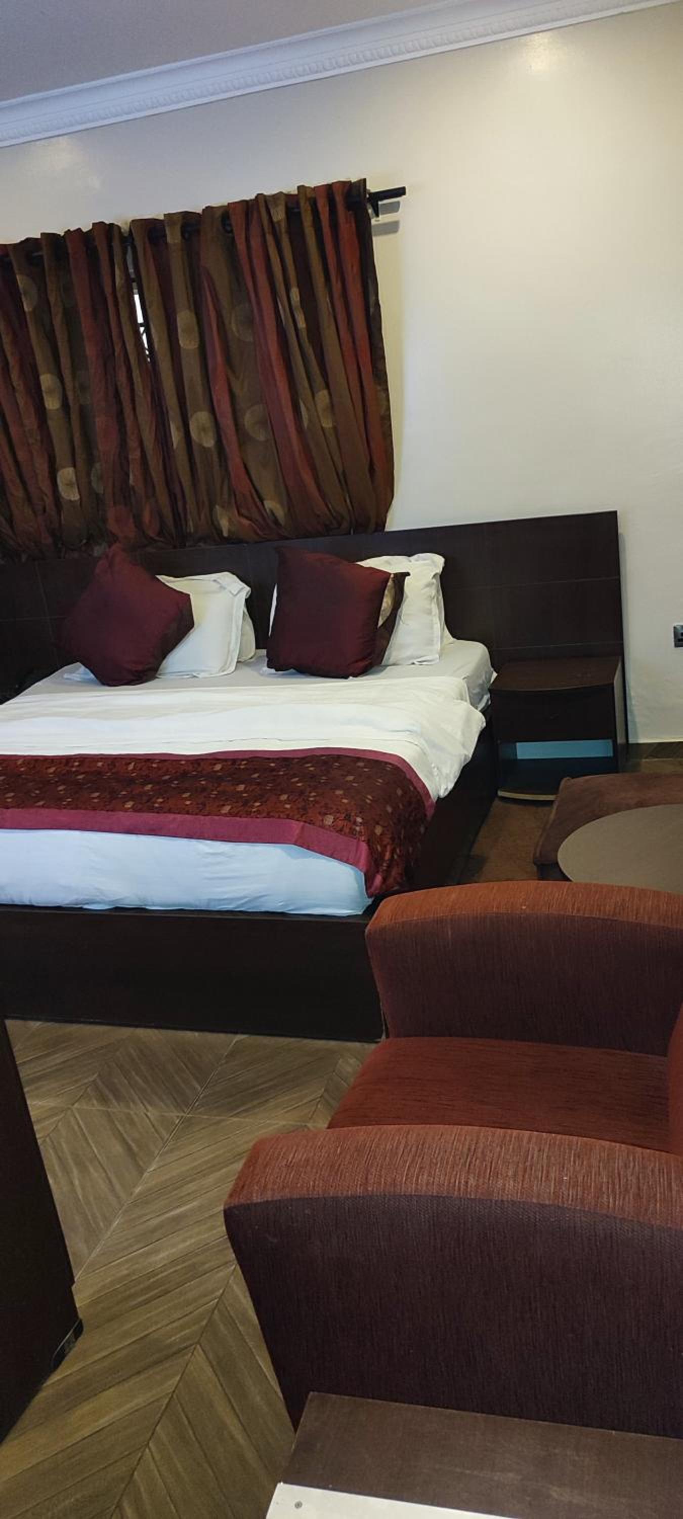 Grand Inn & Suites