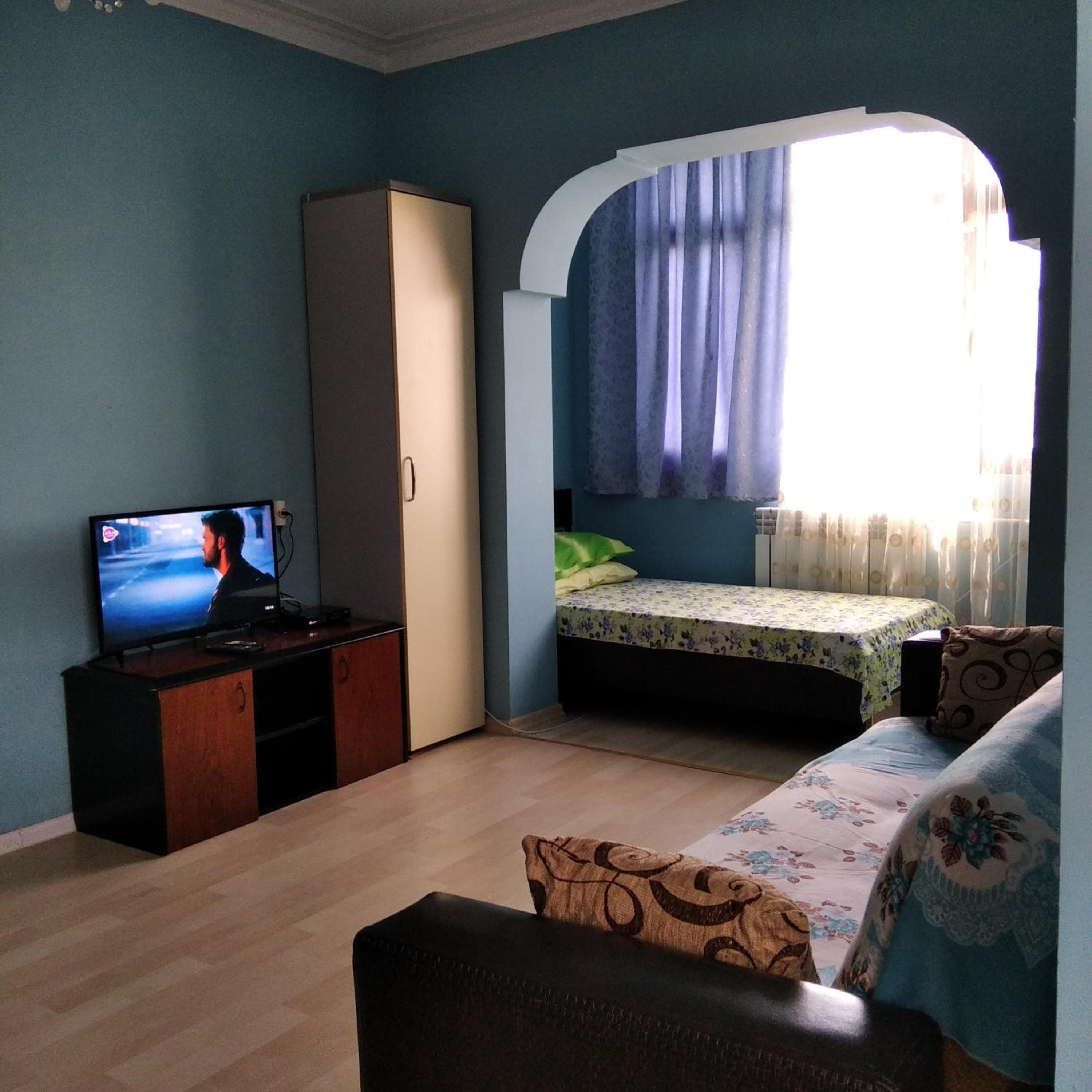 Appartement 2 rooms and kitchen, bathroom, WC, everything is furnished