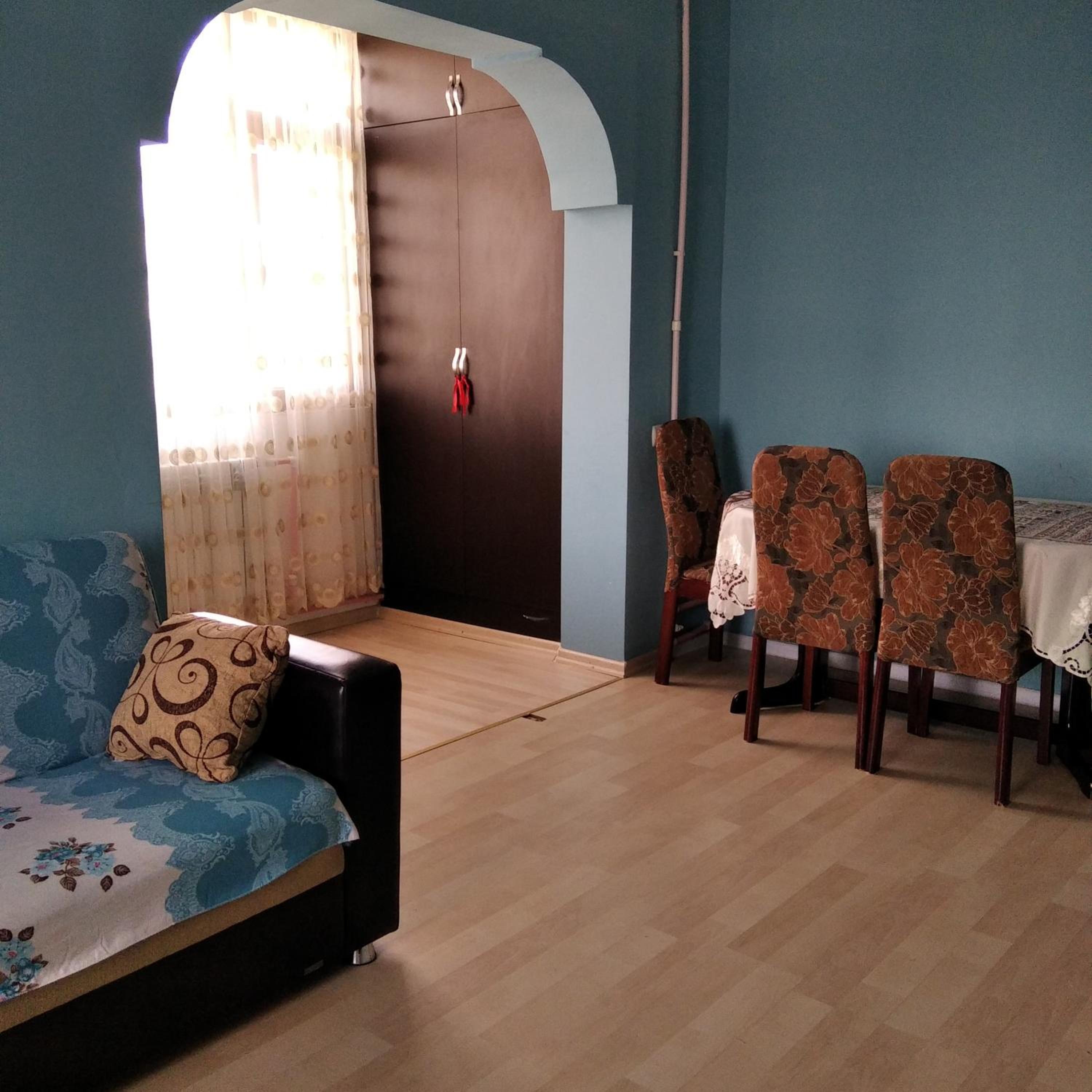 Appartement 2 rooms and kitchen, bathroom, WC, everything is furnished