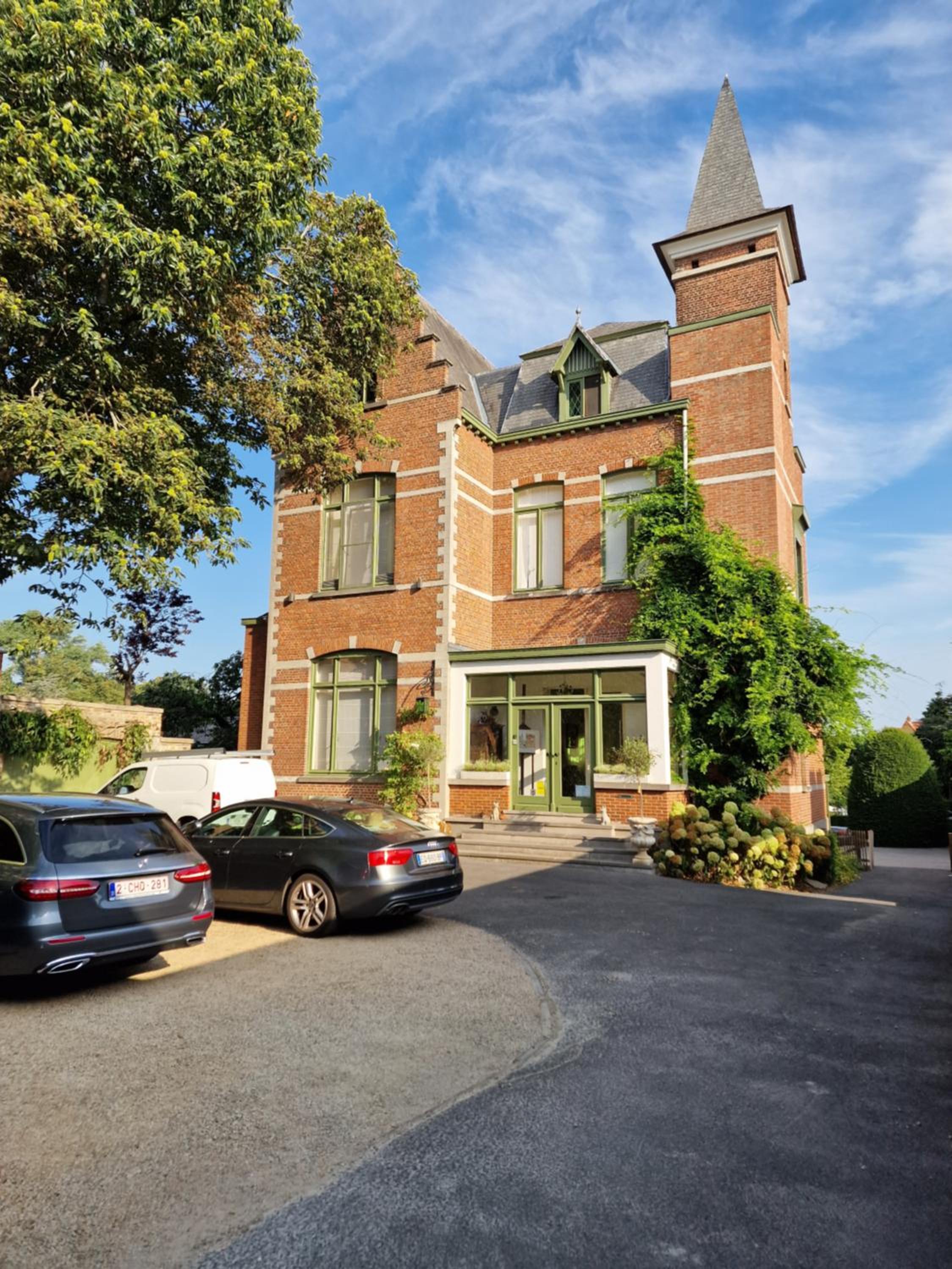 Charming 19th century small castle FINE FLEUR surrounded by quiet garden