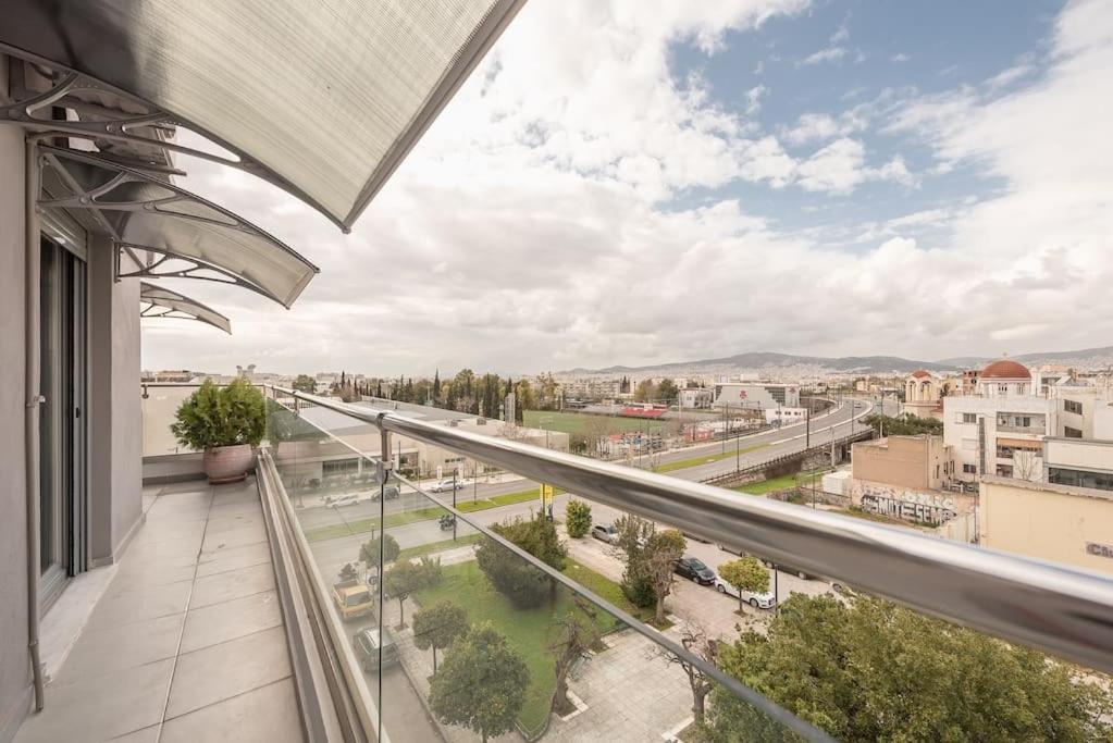 Urban Apartment with Rooftop Acropolis View Access