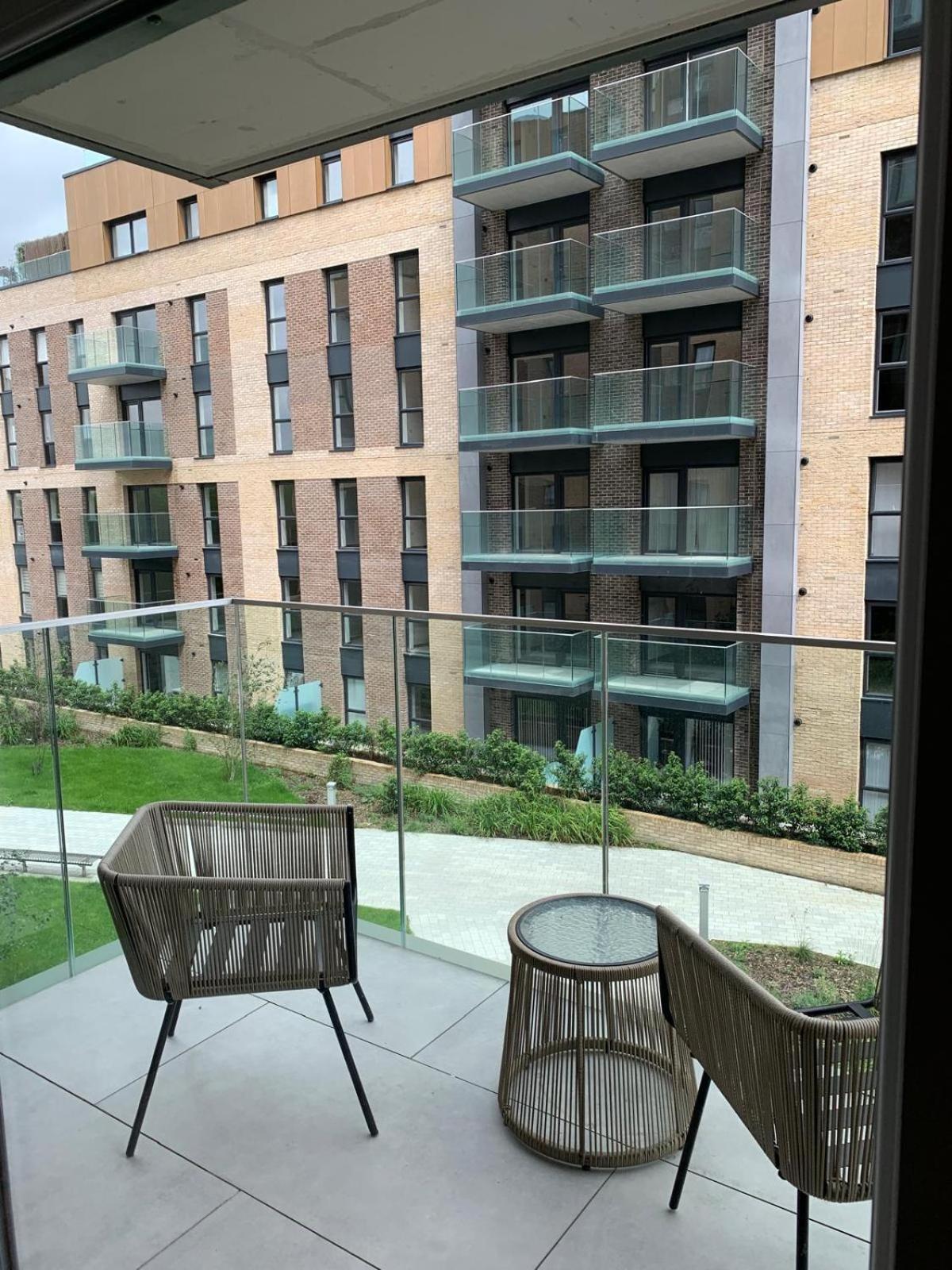 The Sunrise Den-Lovely 2 bedroom apartmentParking