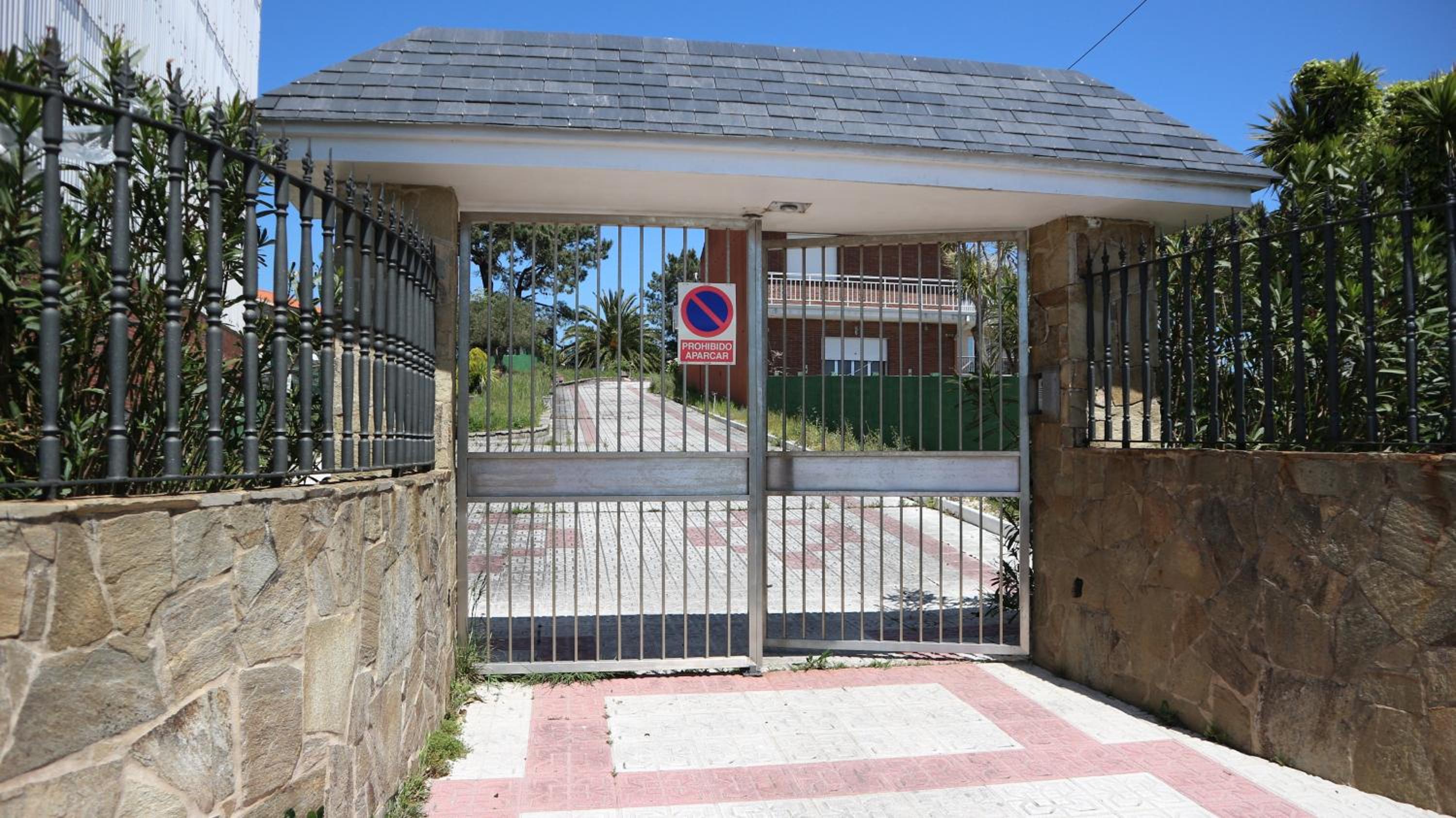 Spacious house with terrace near Boiro sea view