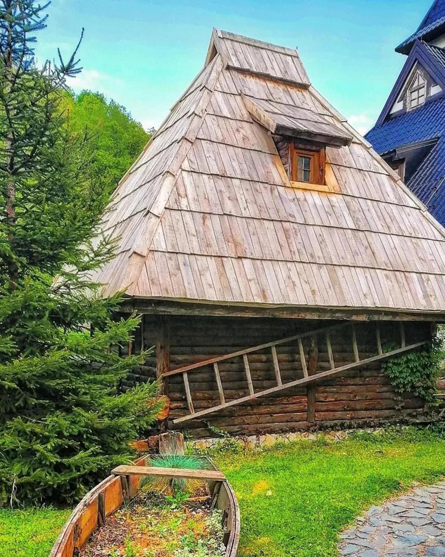 Kraljevsko selo Kotromanićevo