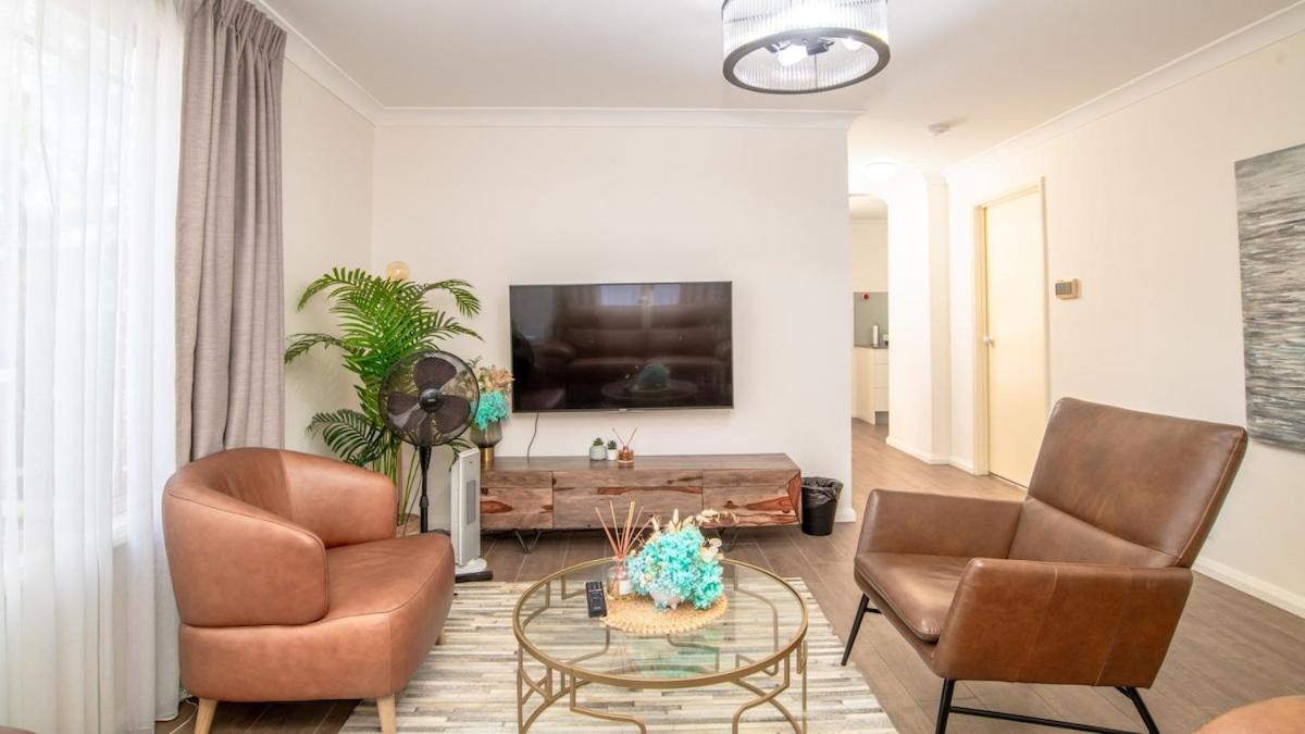 3bedroom Townhouse at Dundas