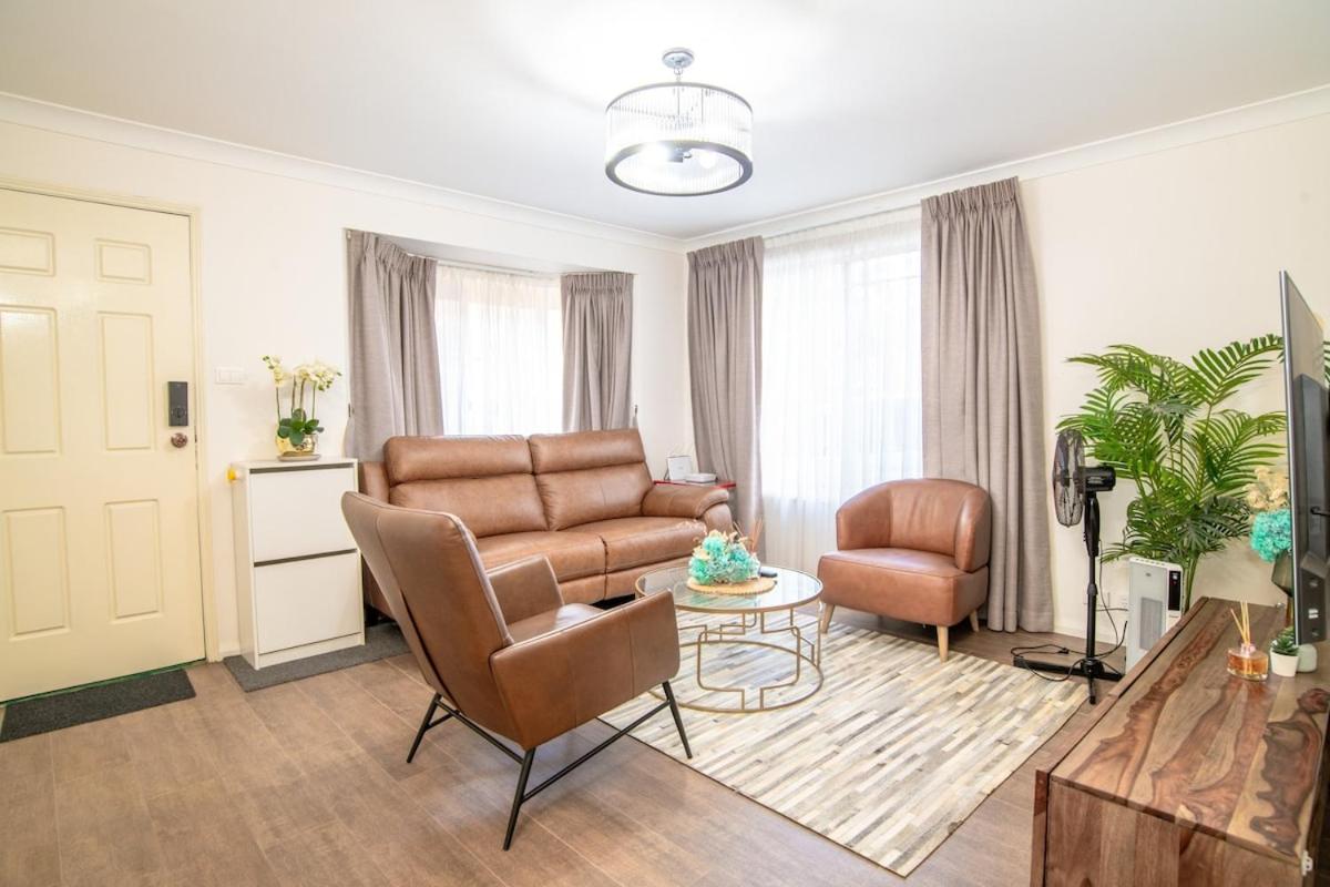 3bedroom Townhouse at Dundas