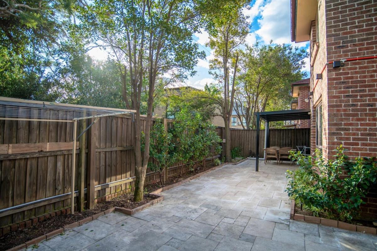 3bedroom Townhouse at Dundas