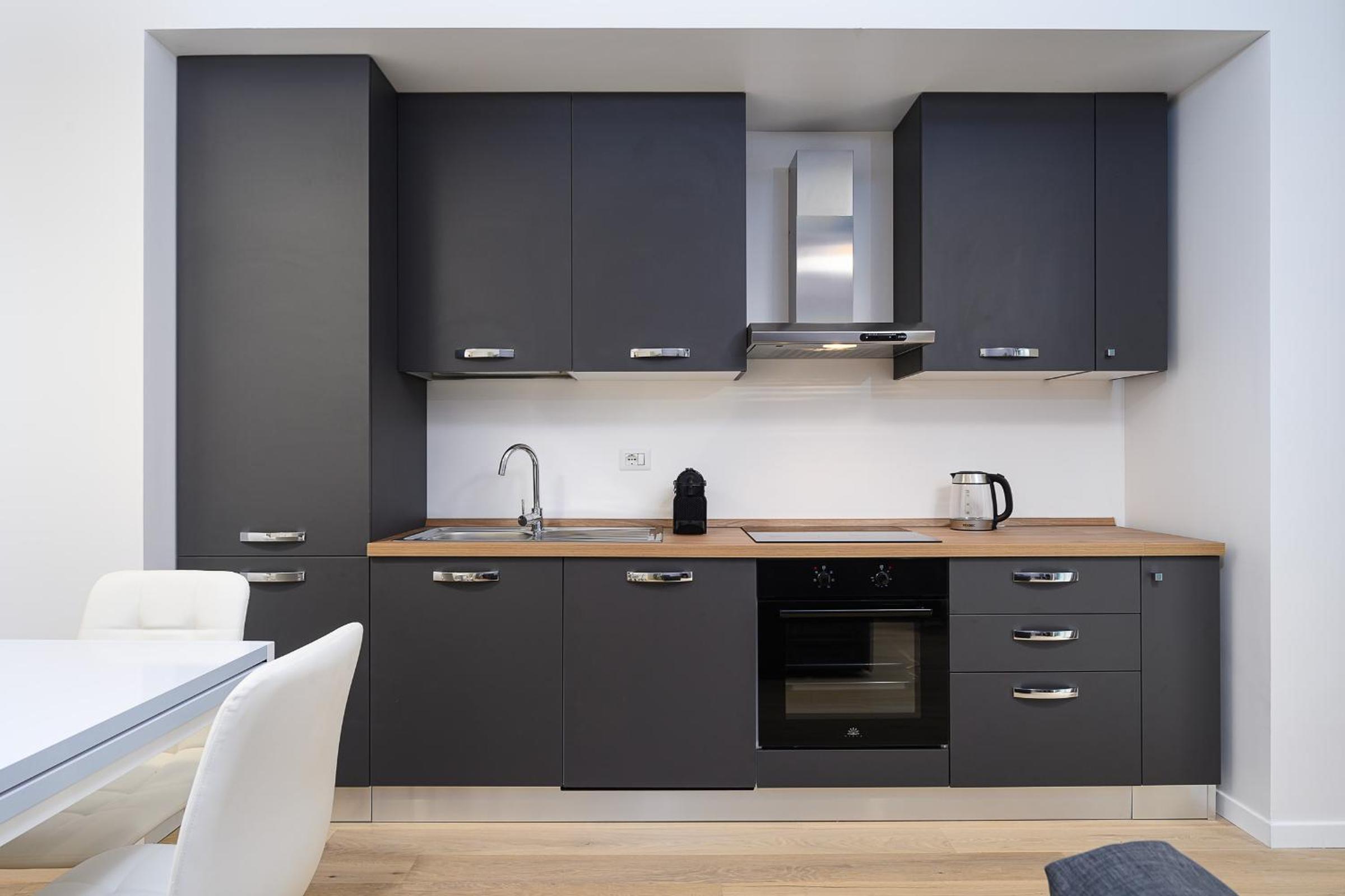 Suites in Porta Garibaldi & Chinatown - City Center well connected