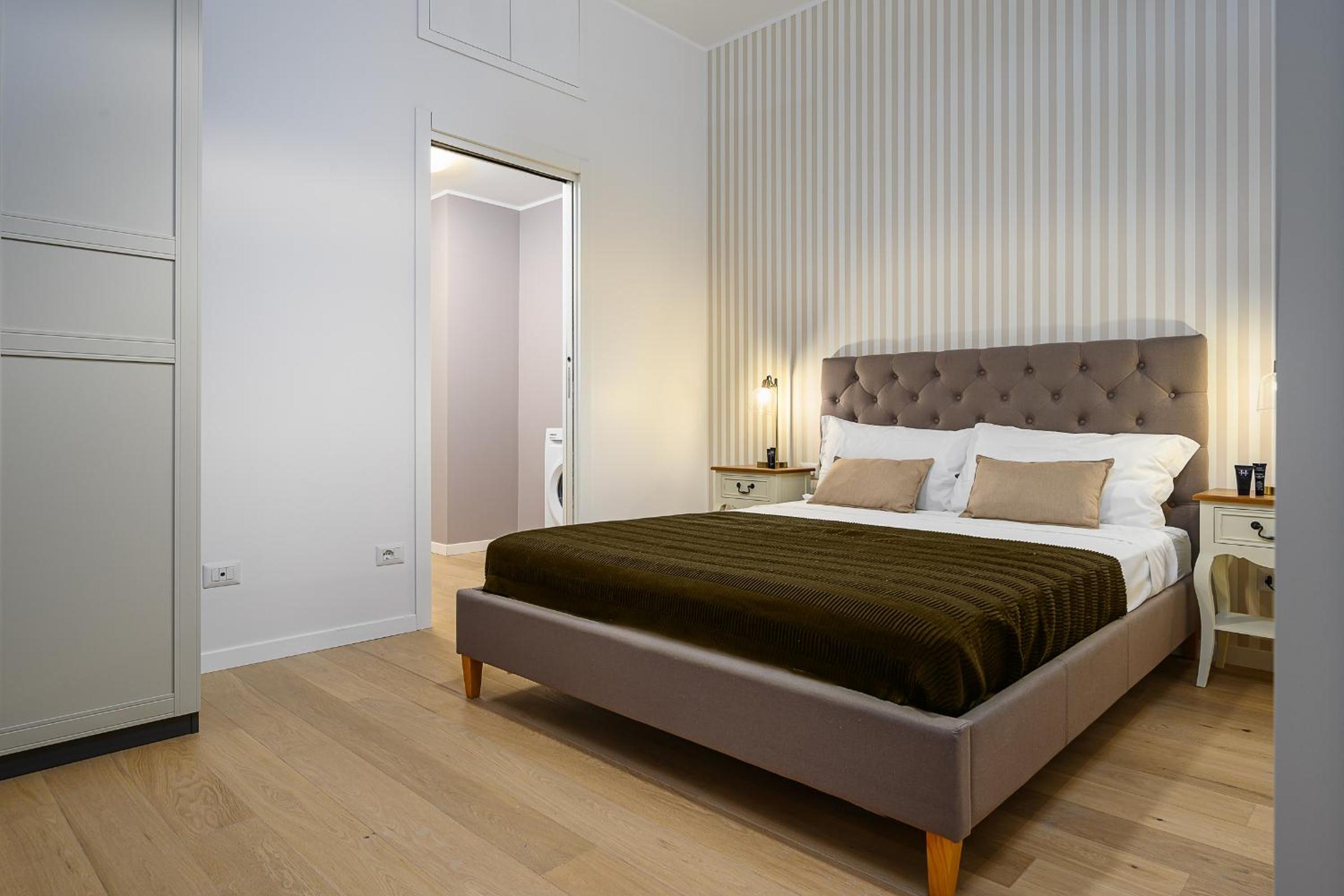 Suites in Porta Garibaldi & Chinatown - City Center well connected