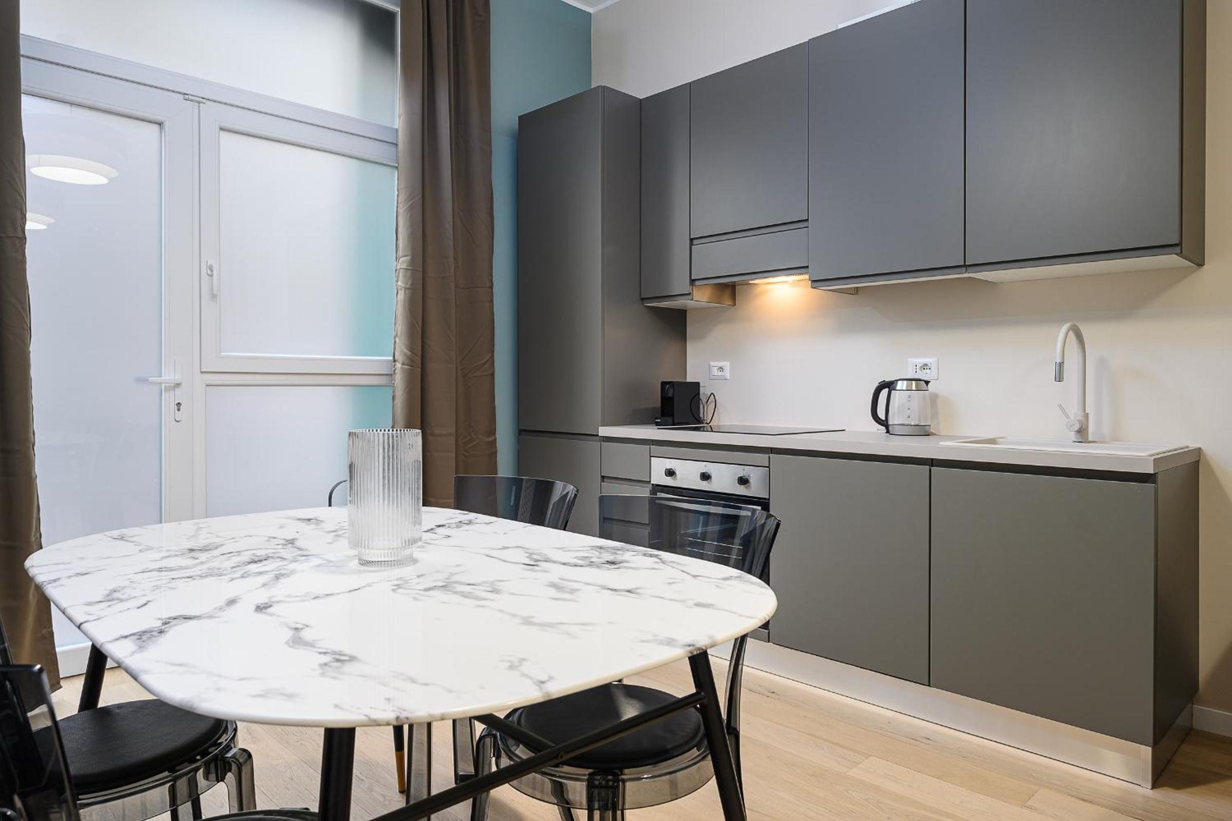 Suites in Porta Garibaldi & Chinatown - City Center well connected