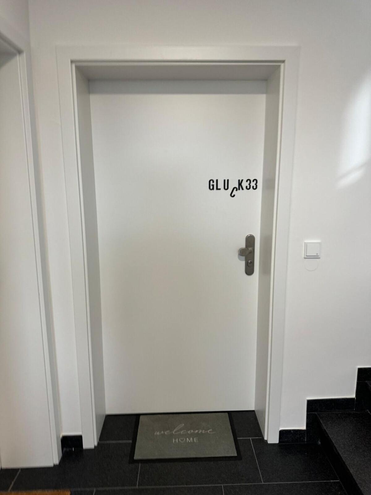 Glück33