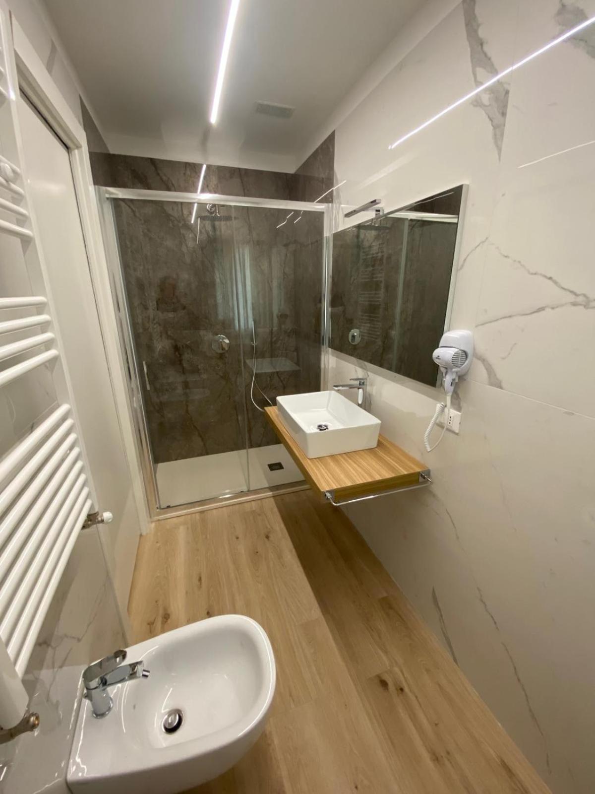 Fla Rooms - by Devona Rooms en Parma — bathroom