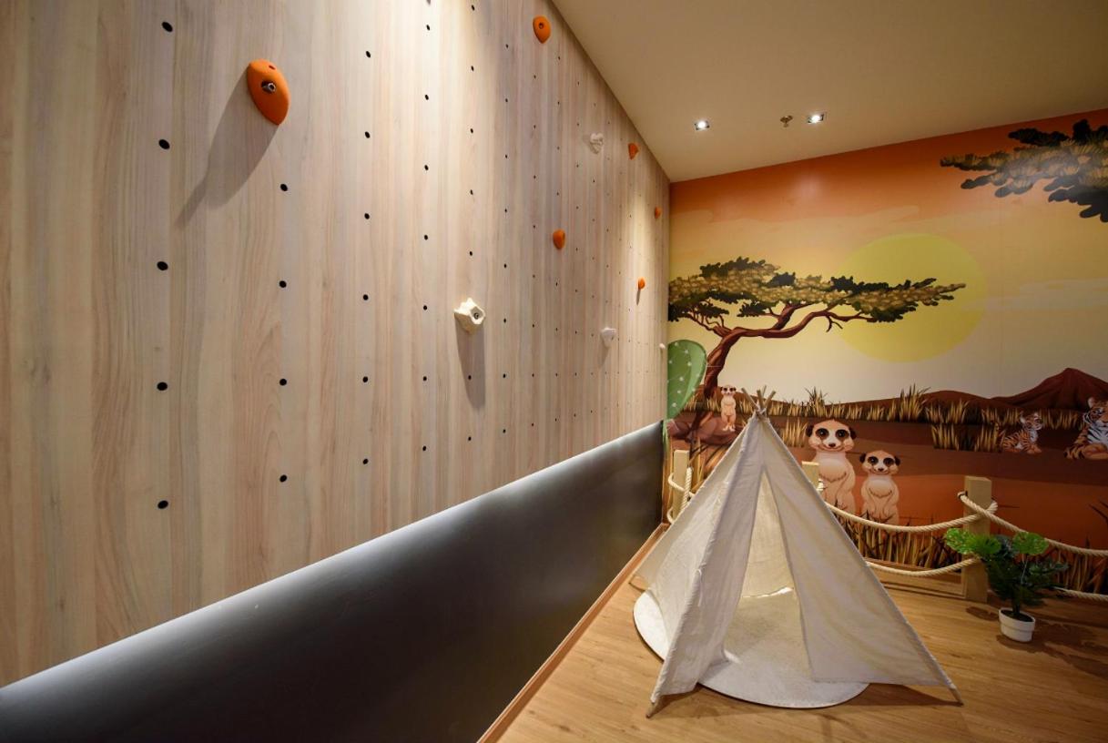 Tallest Concept Theme Suite KLCC