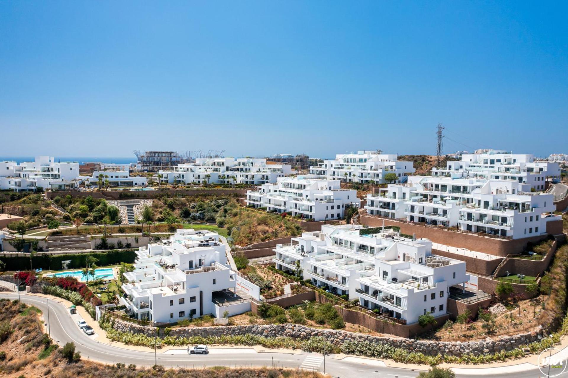 ViVi Homes - Golden Horizon Sauna, Pool, Gym & Beach