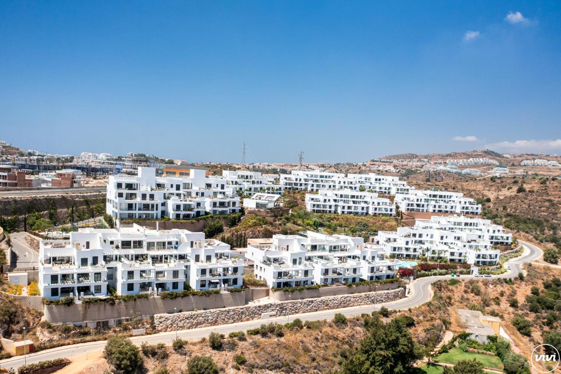 ViVi Homes - Golden Horizon Sauna, Pool, Gym & Beach