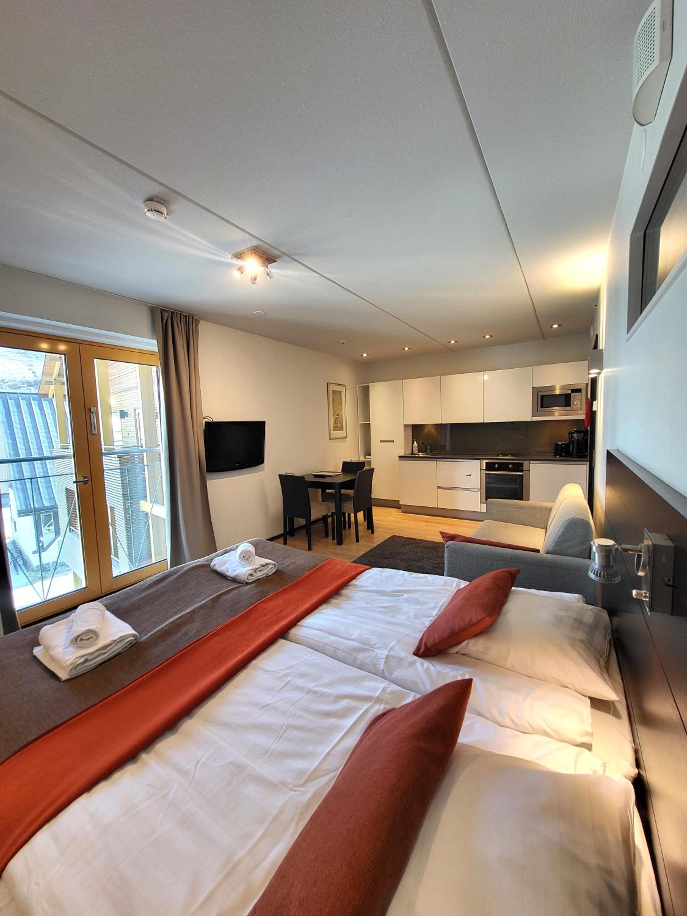 Levi Suites Levi Gold