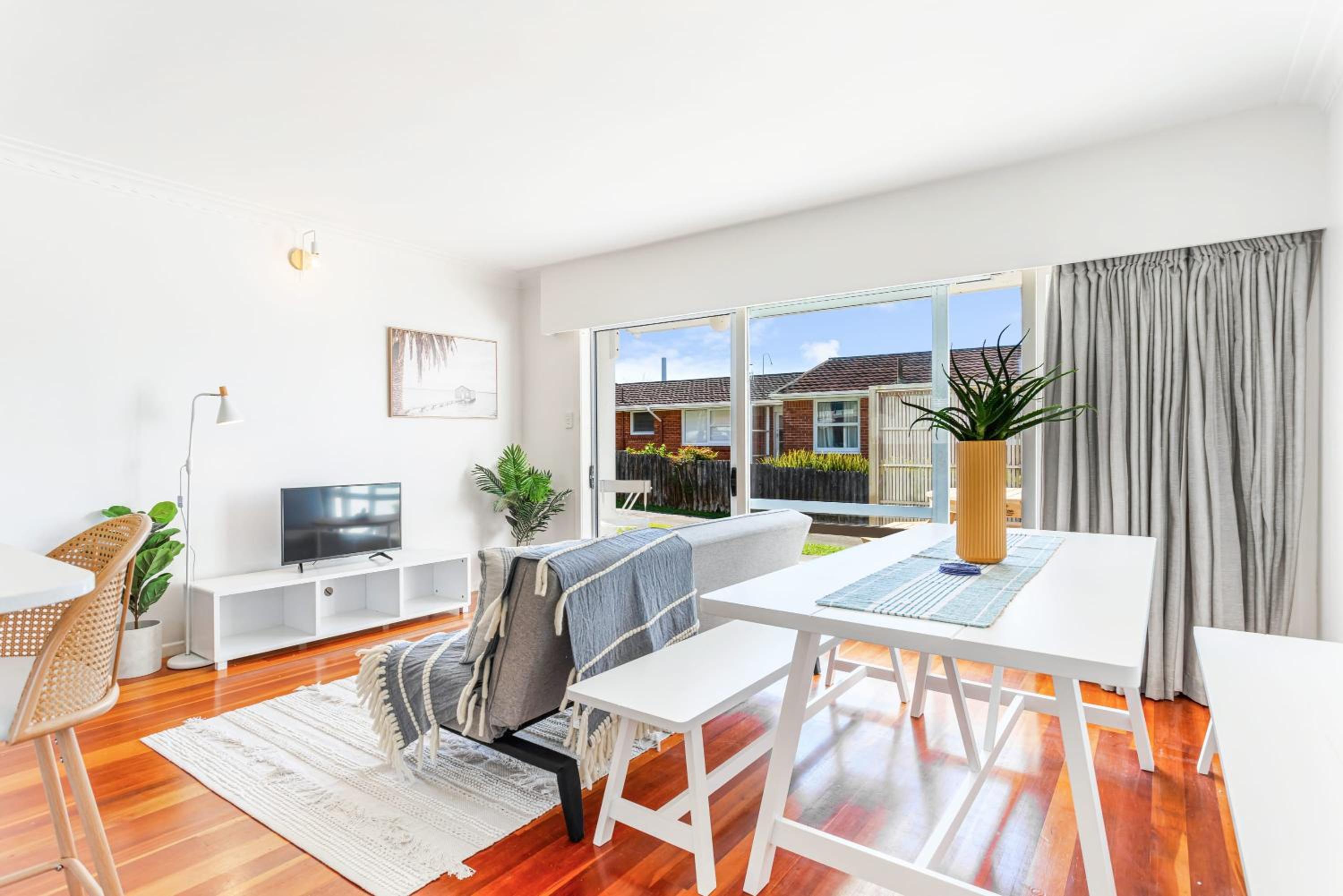 Takapuna 2 BR House near beach with parking-Villa view 3