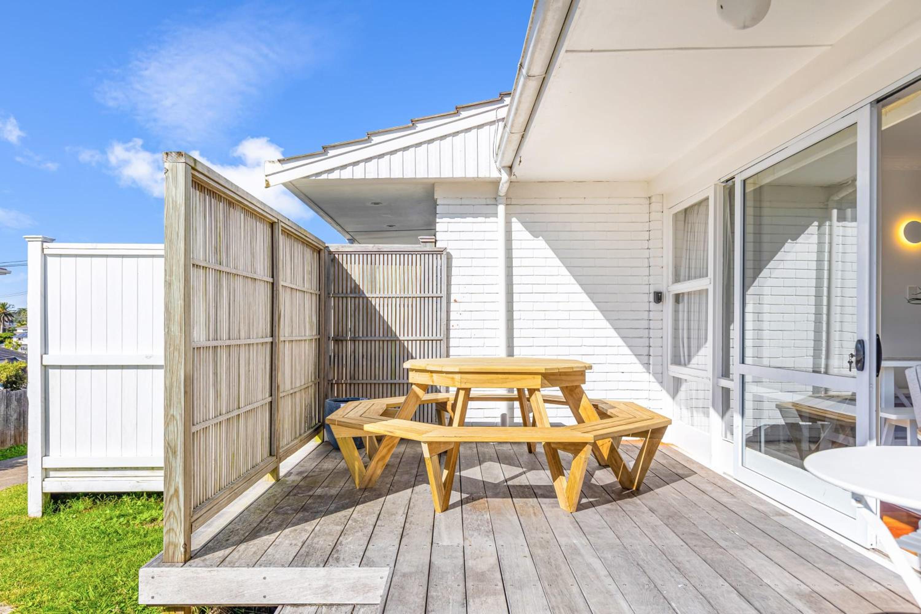 Takapuna 2 BR House near beach with parking-Villa view 4