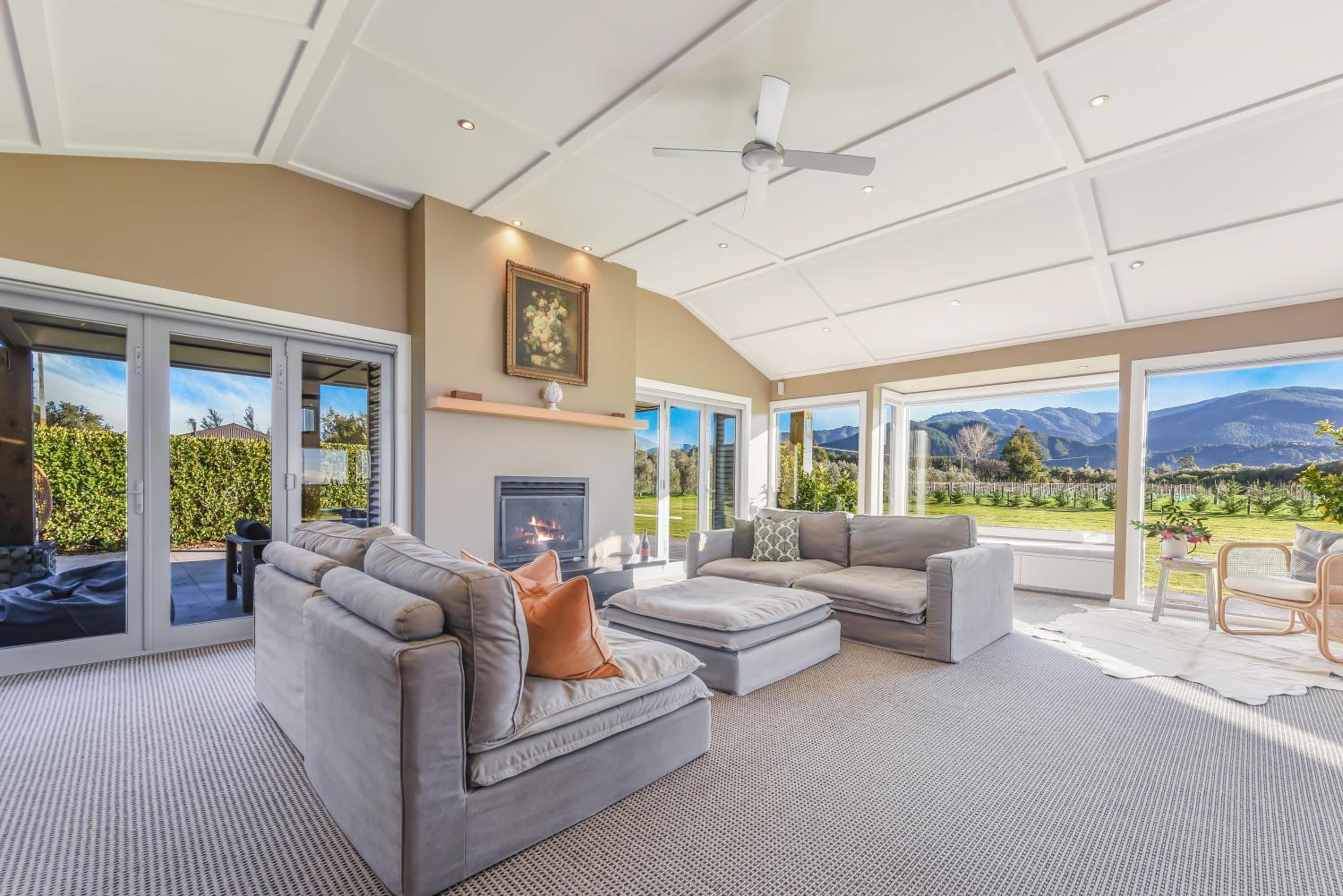 Rapaura Vineyard Escape - Blenheim Retreat view 2
