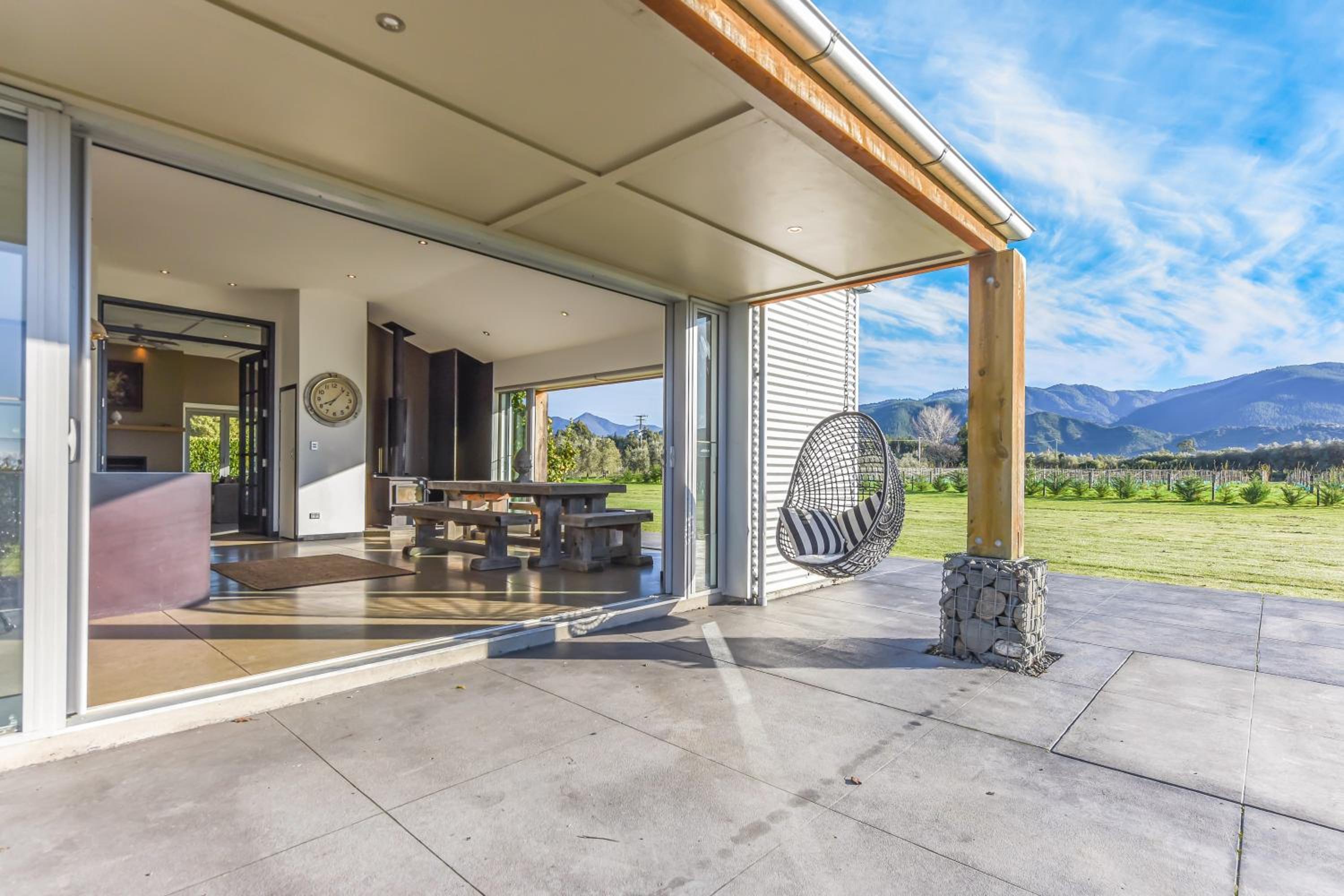 Rapaura Vineyard Escape - Blenheim Retreat view 4