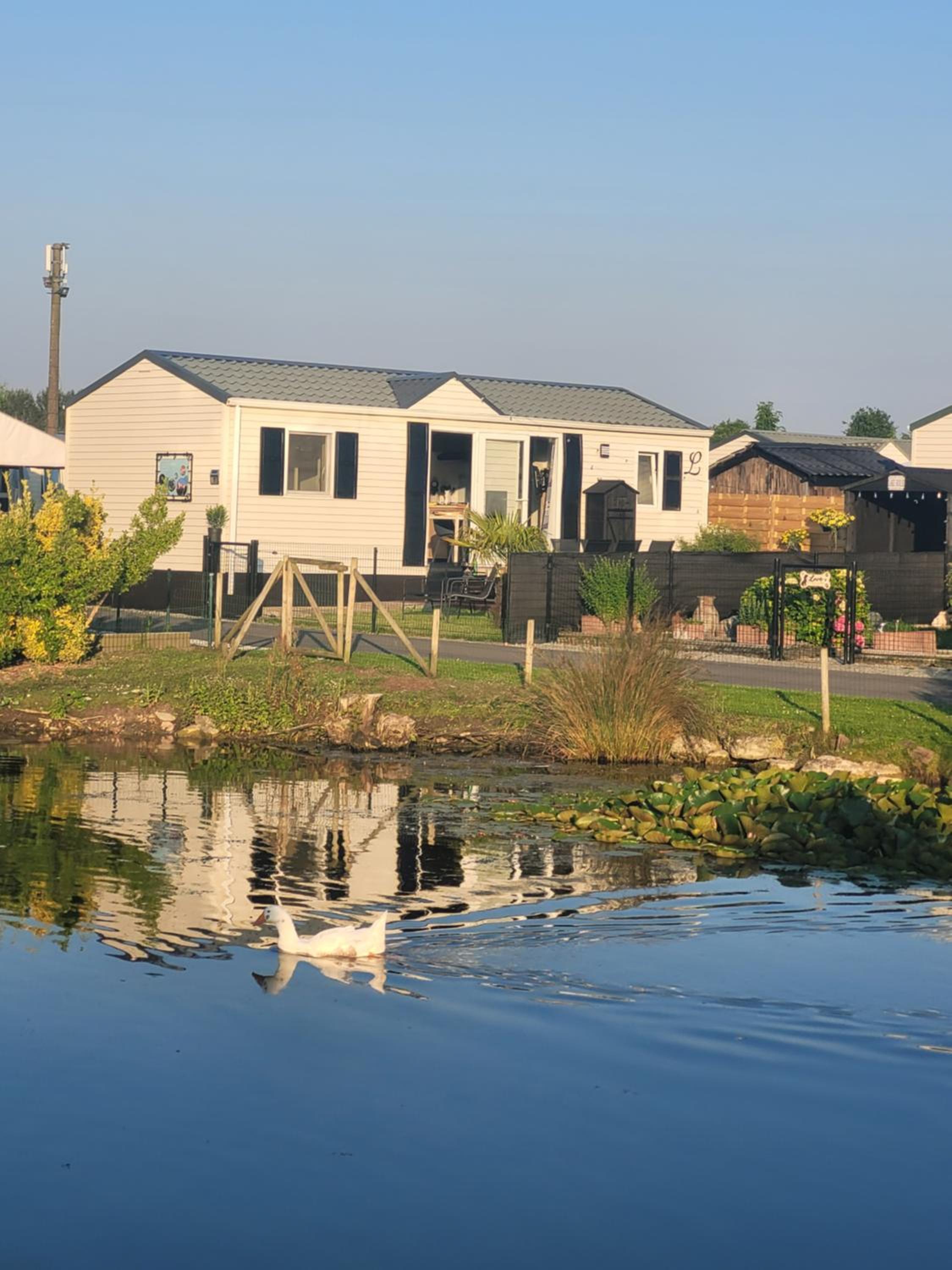 Hotel Chalet Sea-renity Lakeside met jacuzzi - Image 1