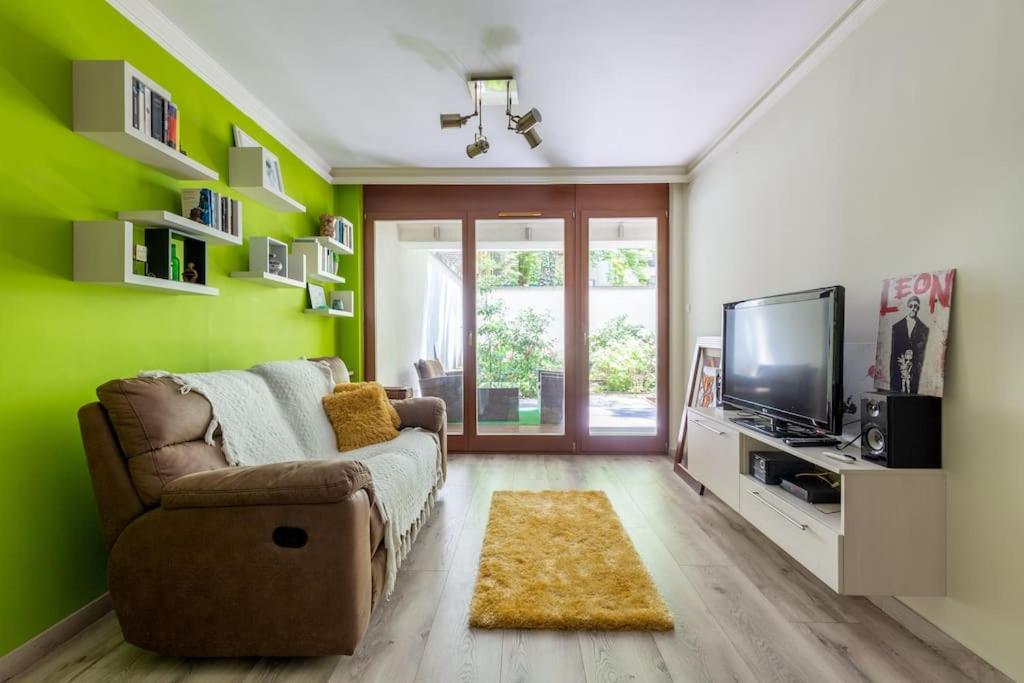 Charming Apartment with Quiet Garden in Downtown view 3
