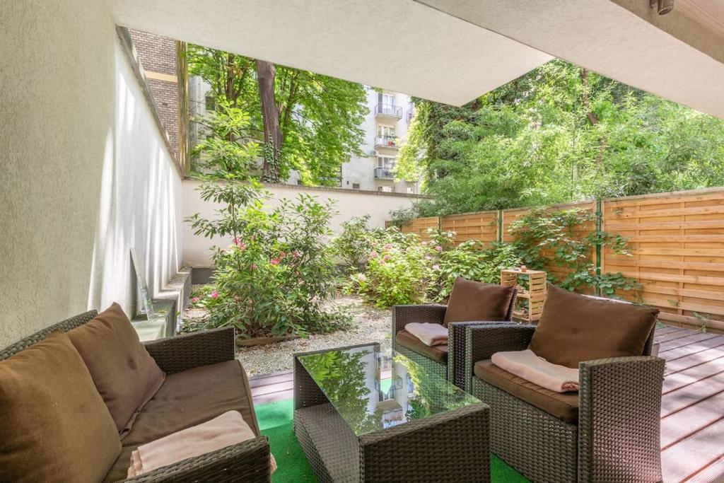 Charming Apartment with Quiet Garden in Downtown view 5