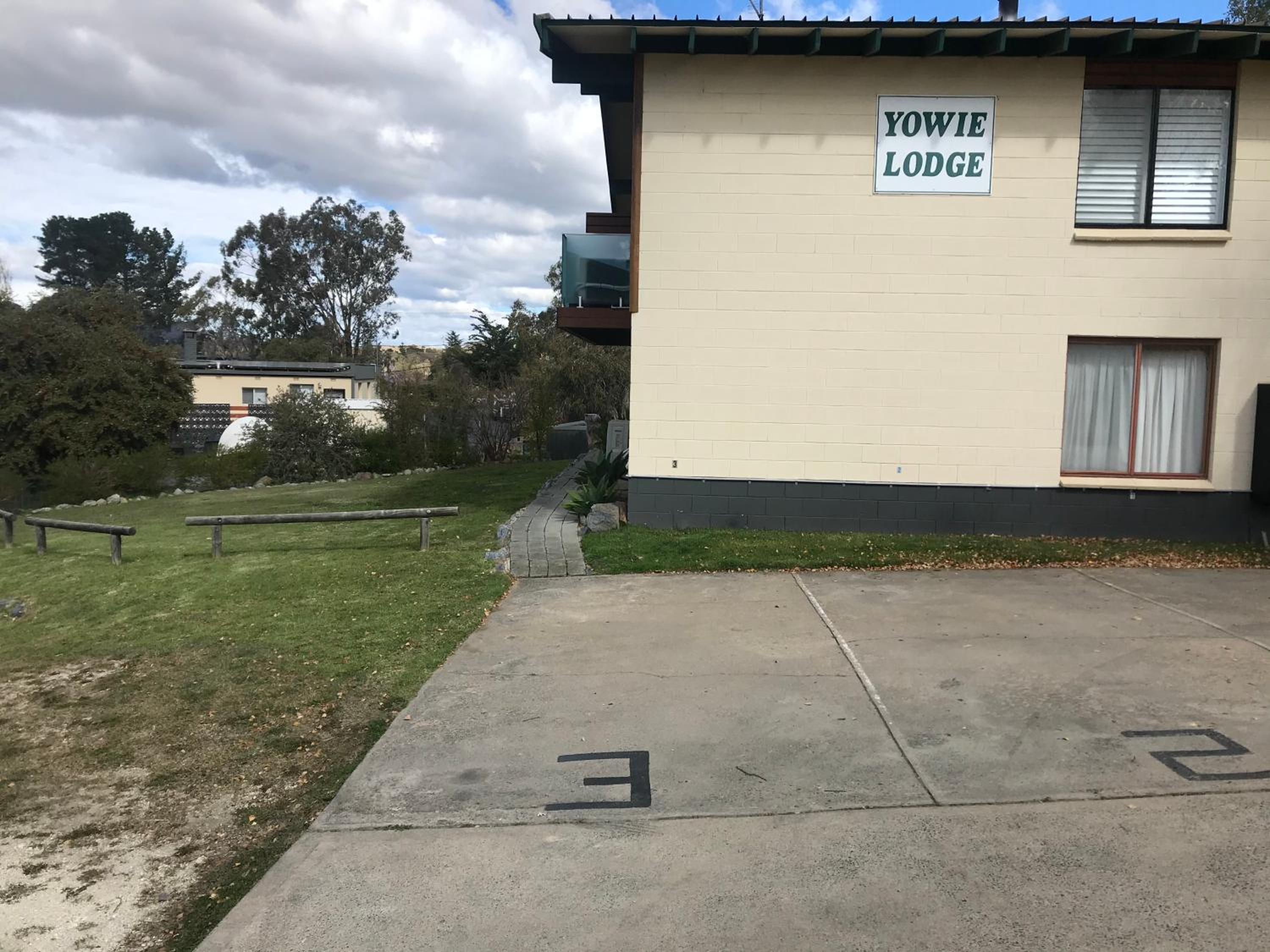 Yowie 3 - Yowie Lodge