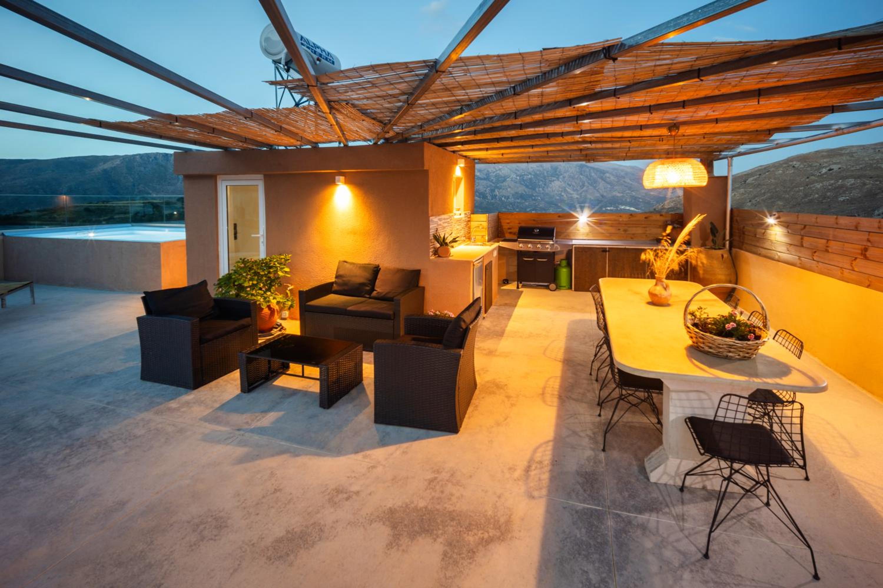 Luxury apartment with rooftop pool in Meronas view 3