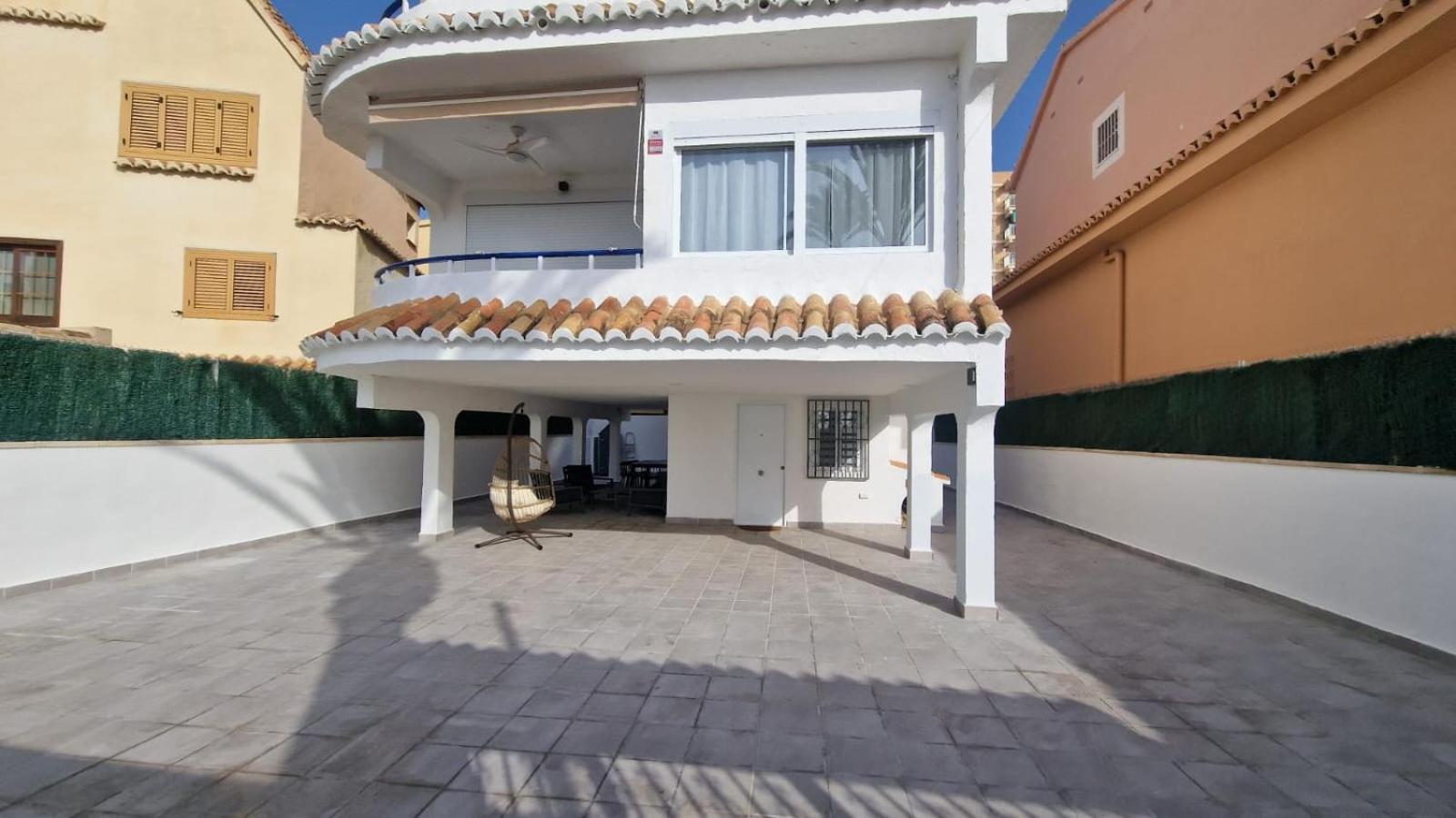 Beachfront vila