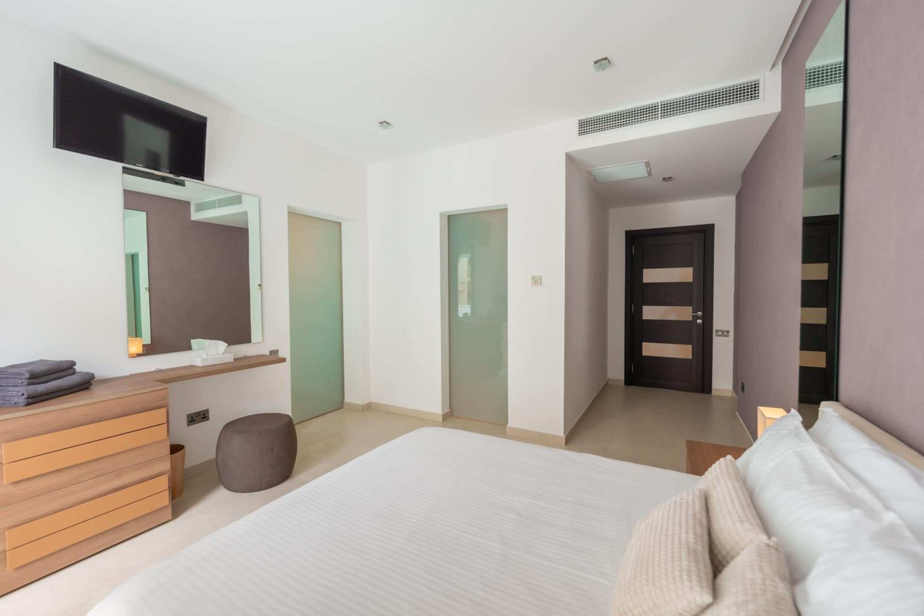 Stunning Seafront Flat in Sliema view 3