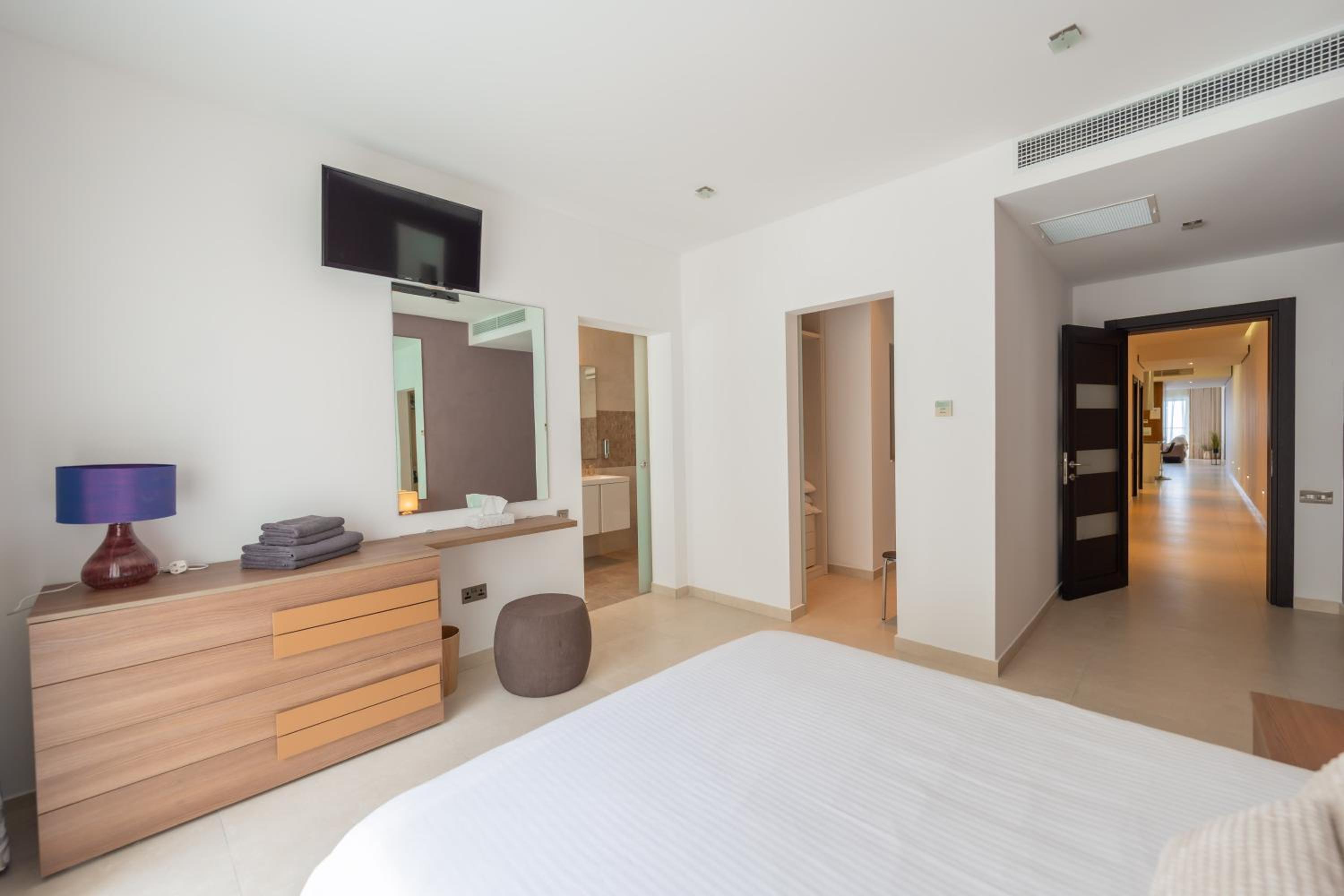 Stunning Seafront Flat in Sliema view 2