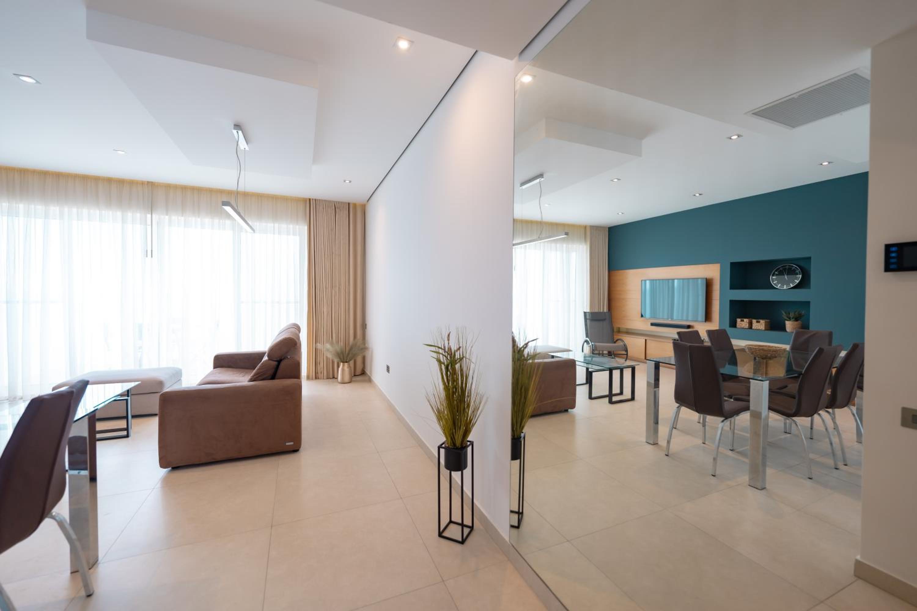 Stunning Seafront Flat in Sliema photo 2