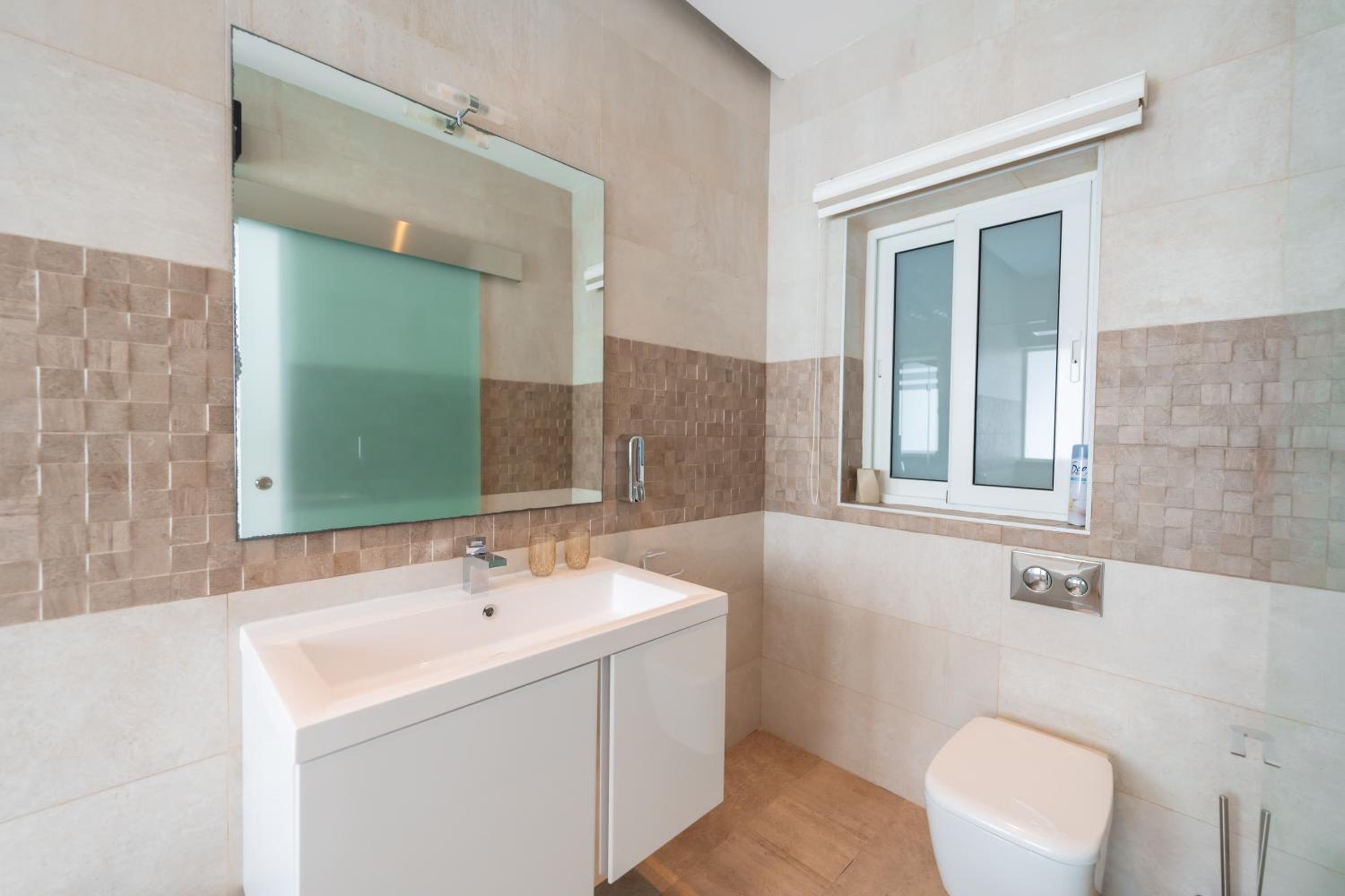 Stunning Seafront Flat in Sliema view 5