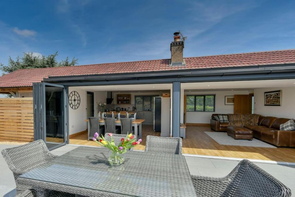April Cottage - Luxury Country Bolthole