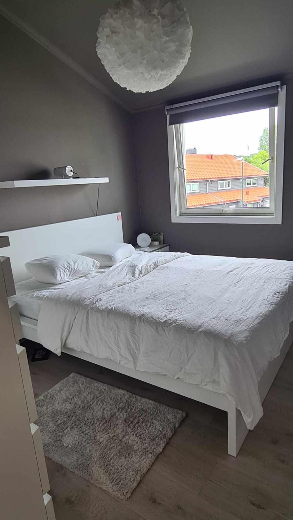 Modern One-Bedroom Apartment with balcony