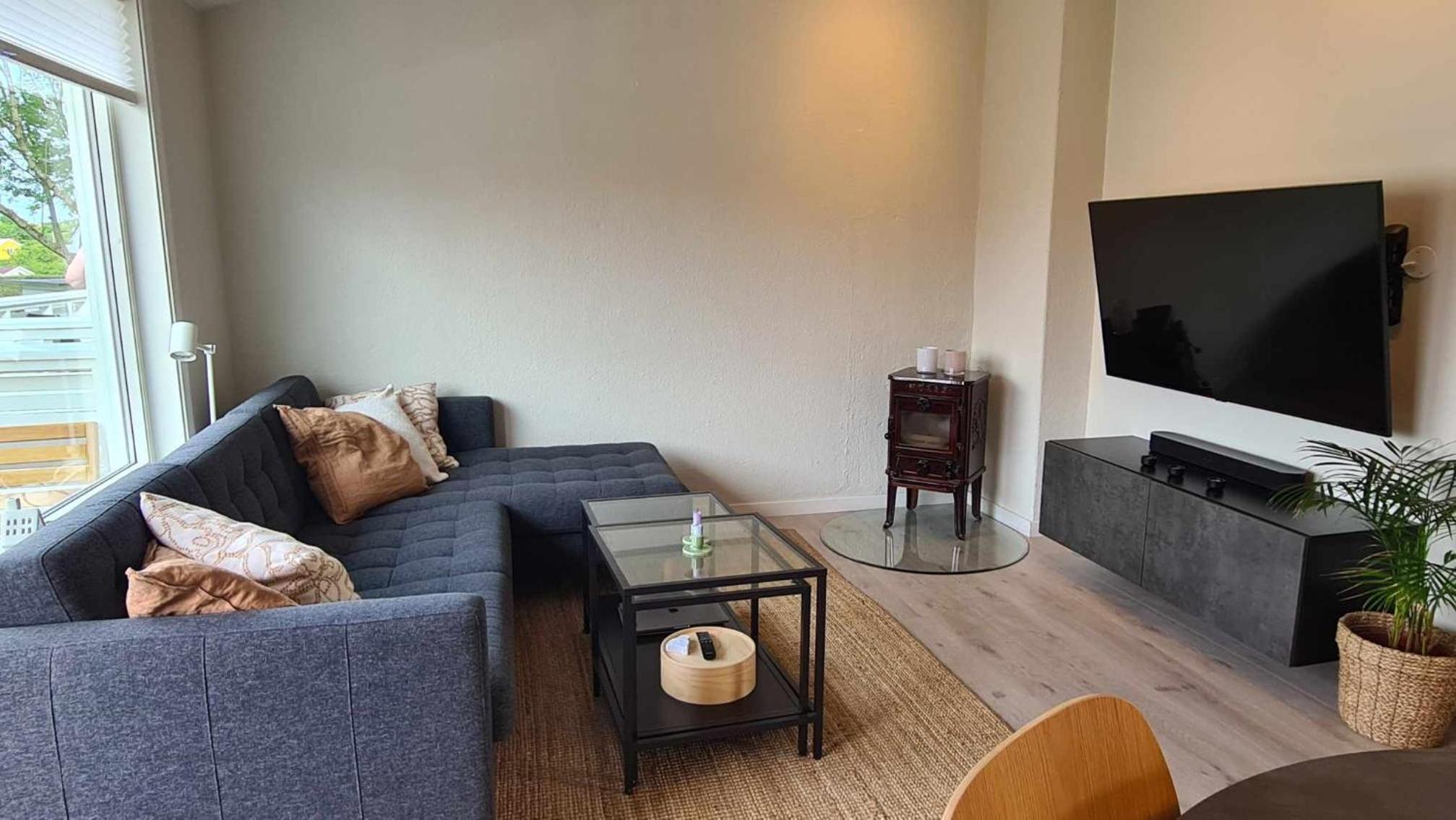 Modern One-Bedroom Apartment with balcony