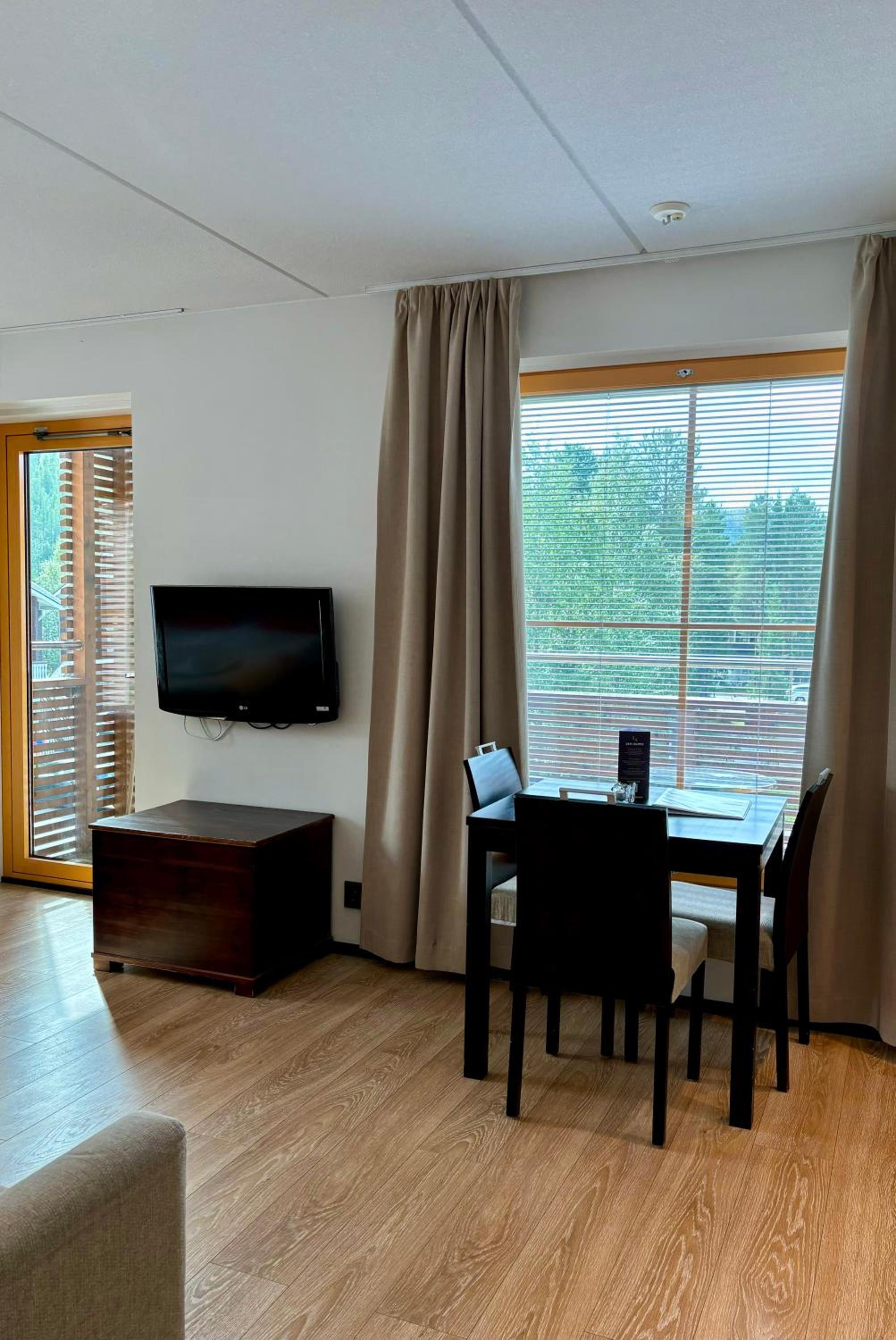 Levi Suites Levi Gold