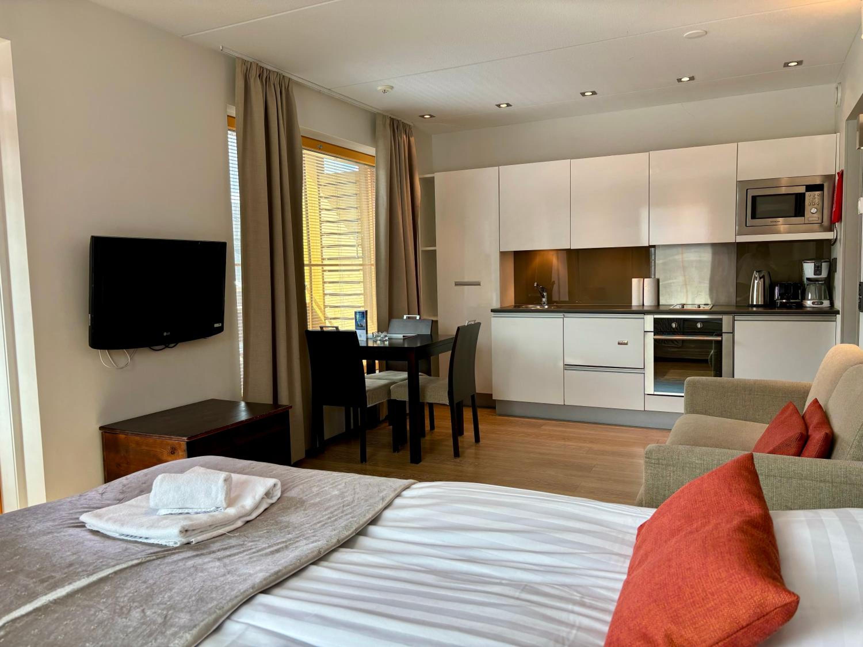 Levi Suites Levi Gold